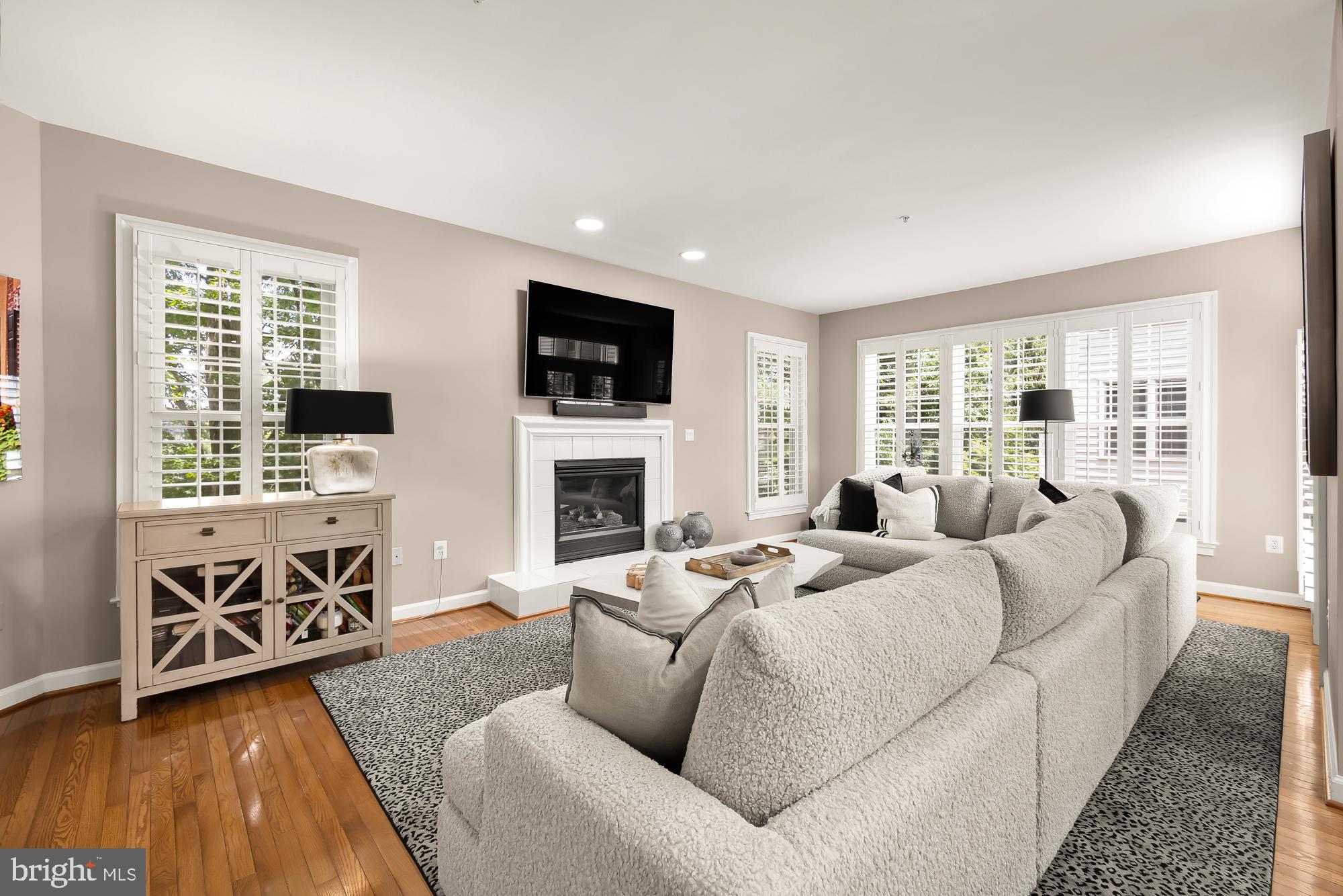 DEMOCRACY COMMONS - Residential