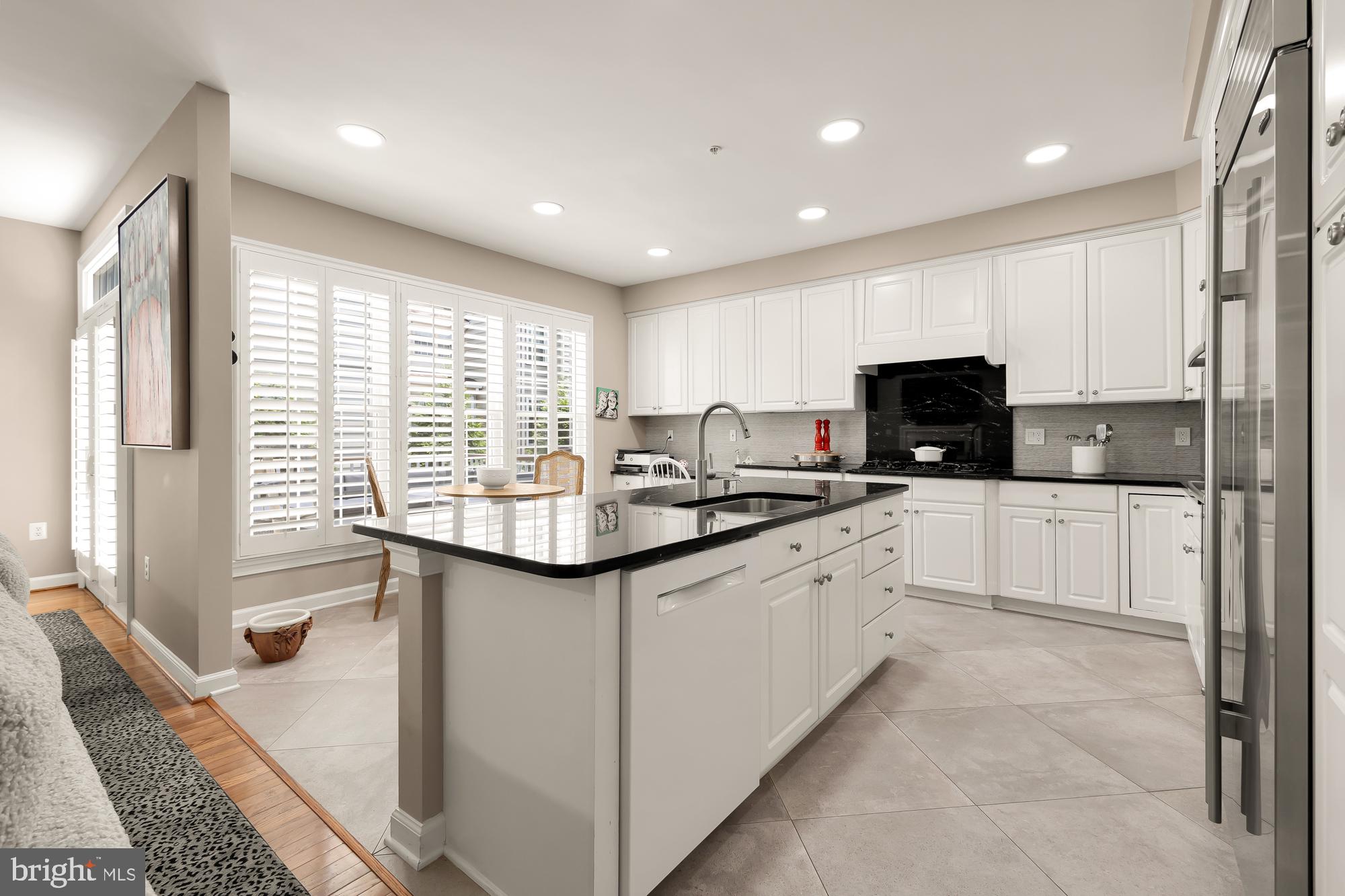 DEMOCRACY COMMONS - Residential