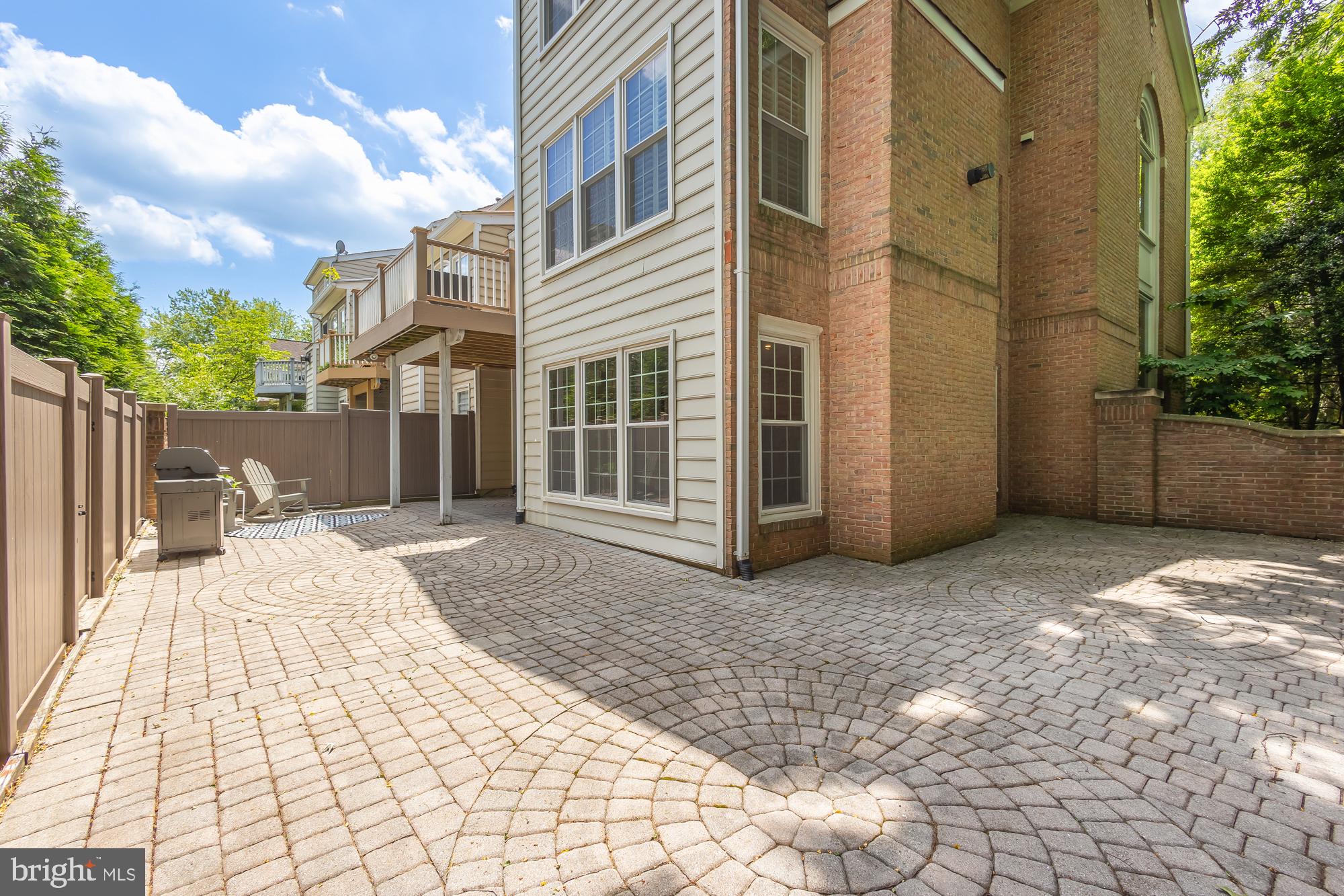 DEMOCRACY COMMONS - Residential