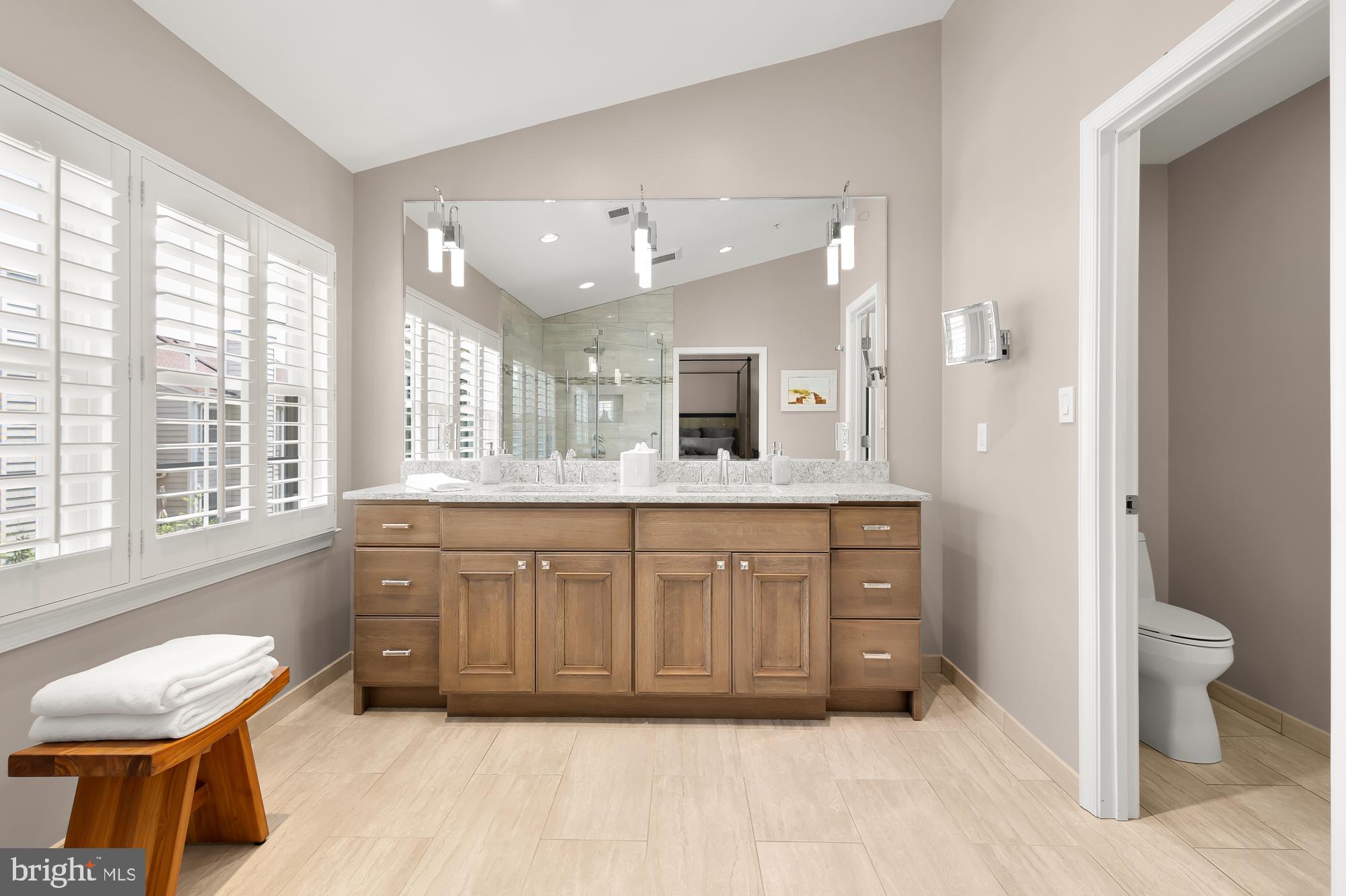 DEMOCRACY COMMONS - Residential