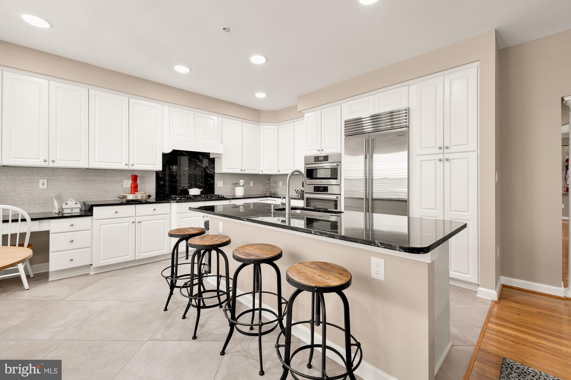 DEMOCRACY COMMONS - Residential