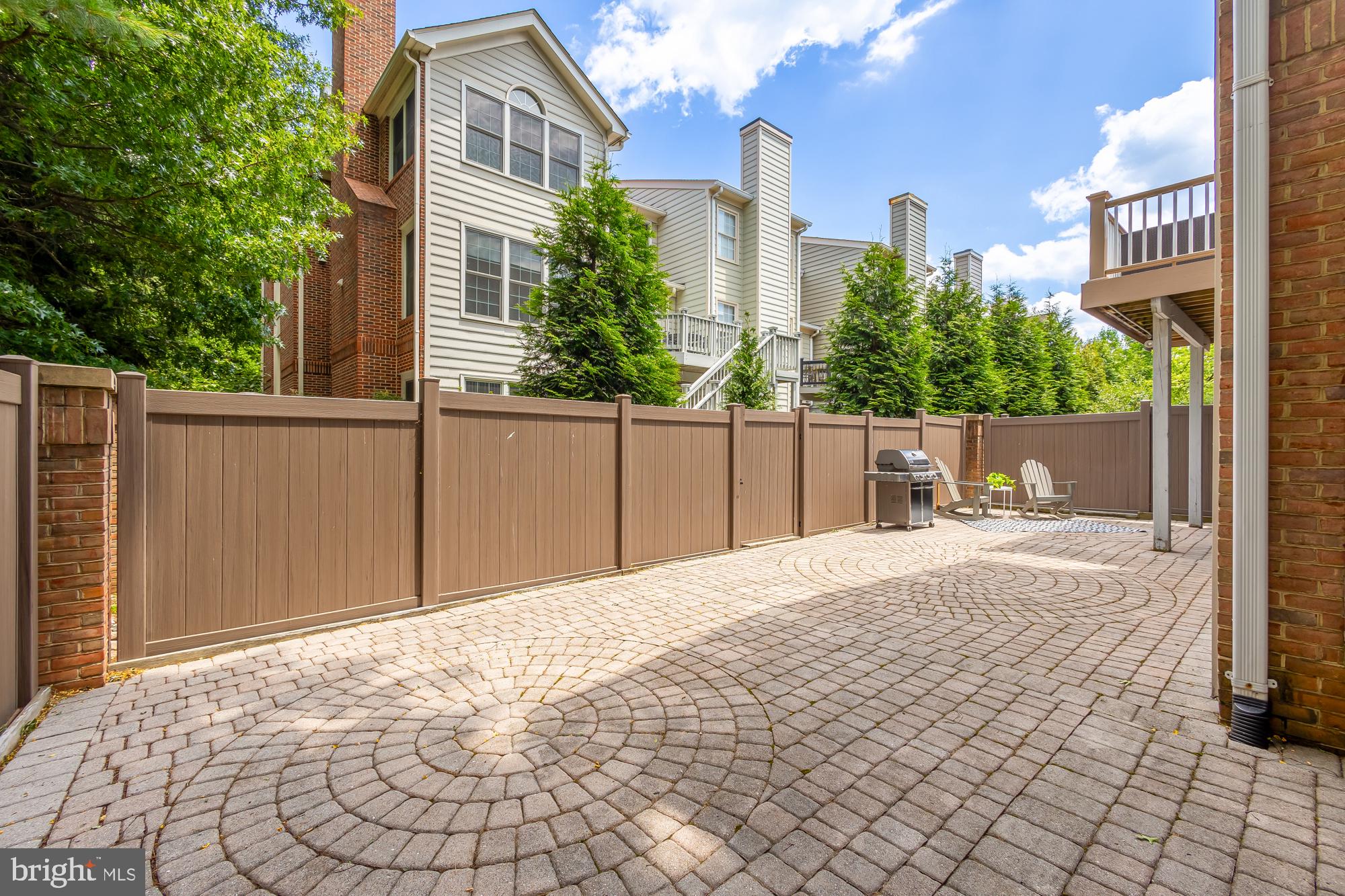 DEMOCRACY COMMONS - Residential