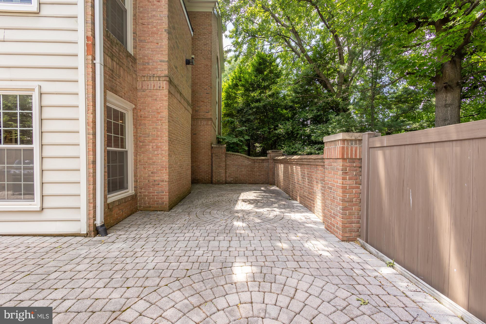 DEMOCRACY COMMONS - Residential