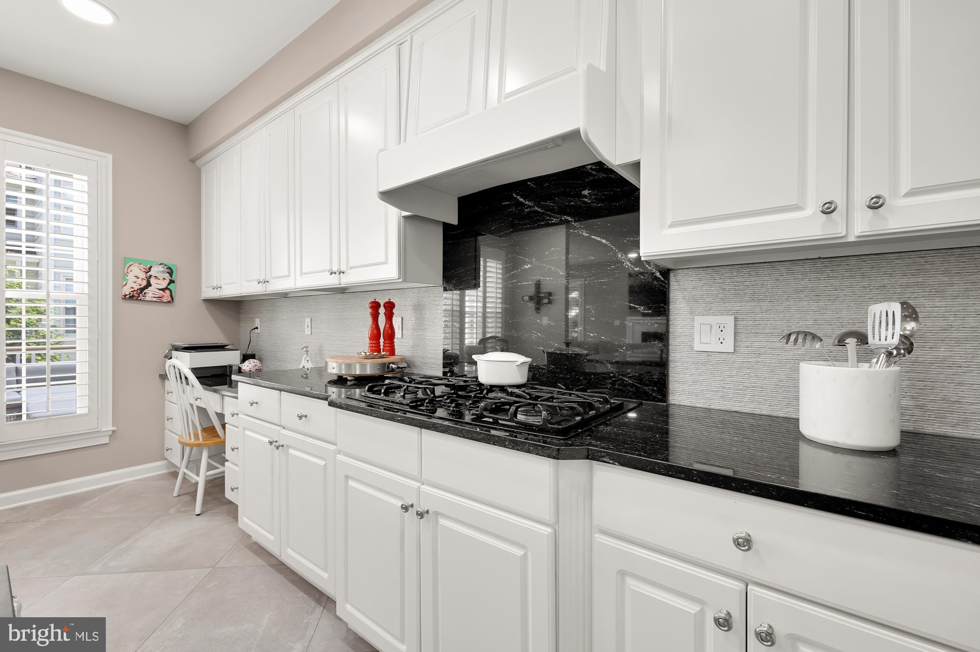 DEMOCRACY COMMONS - Residential