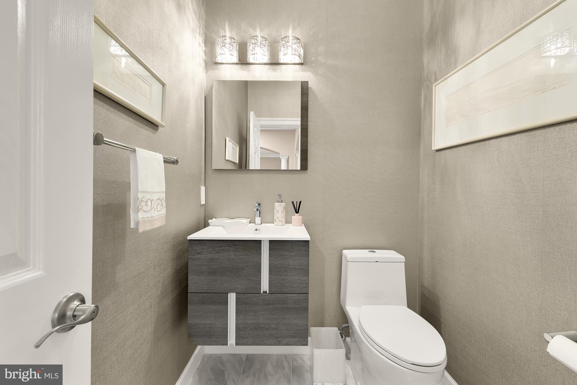 DEMOCRACY COMMONS - Residential