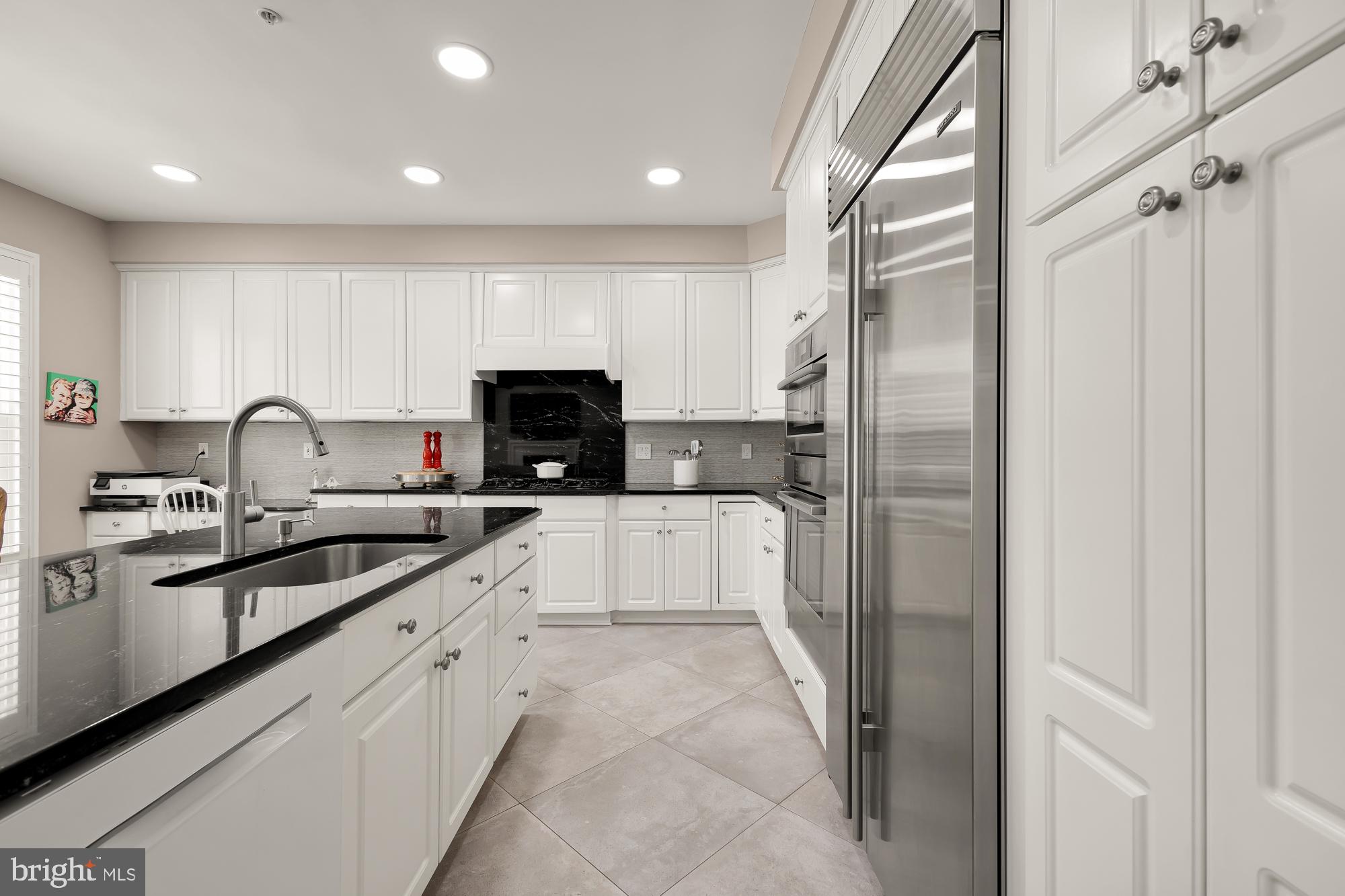 DEMOCRACY COMMONS - Residential