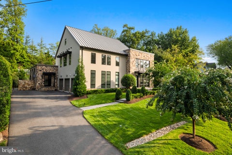 Photo of 1137 Basil Road, MCLEAN, VA 22101 (MLS # VAFX2336390)