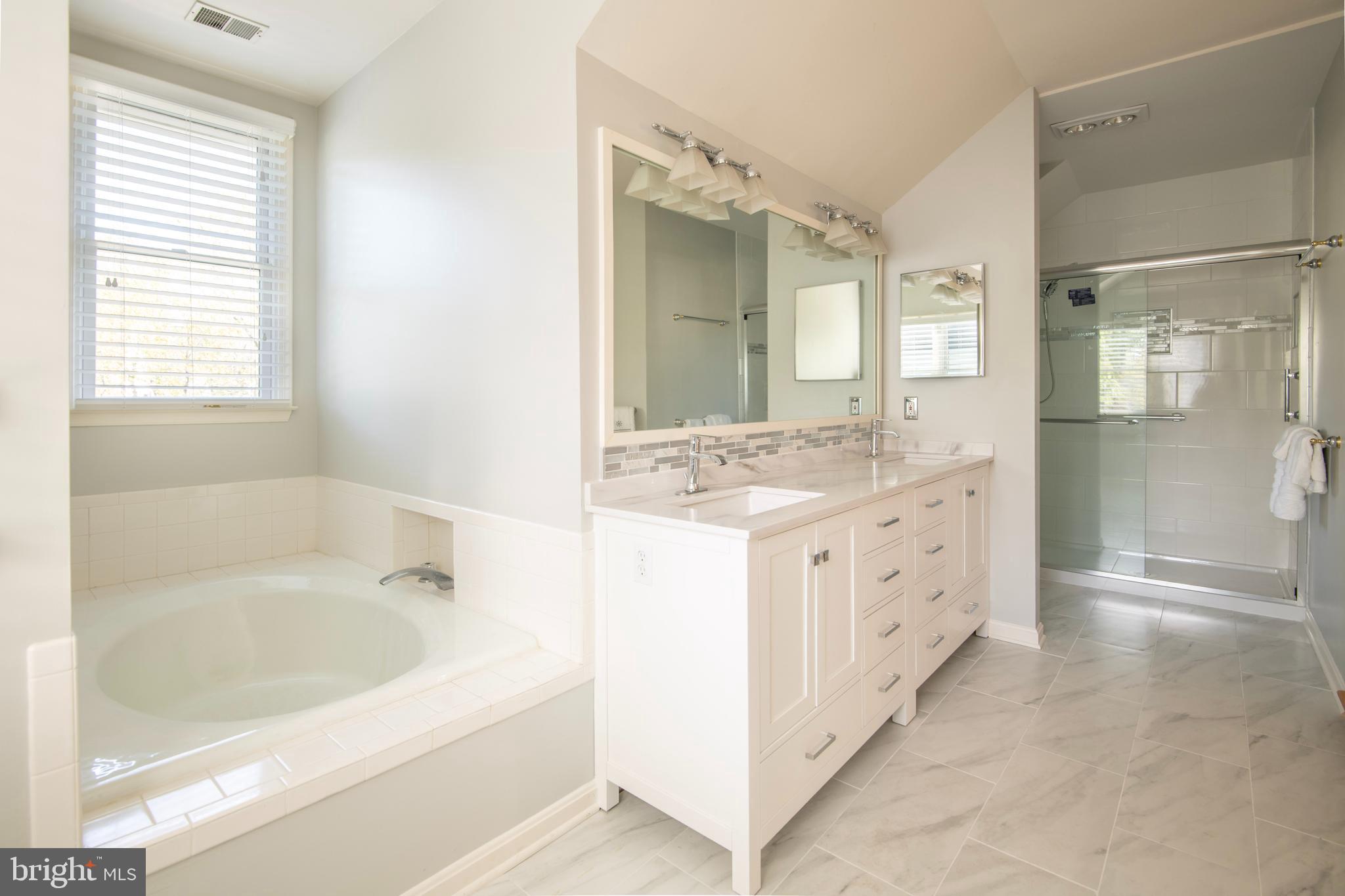 ANNAPOLIS COVE - Residential