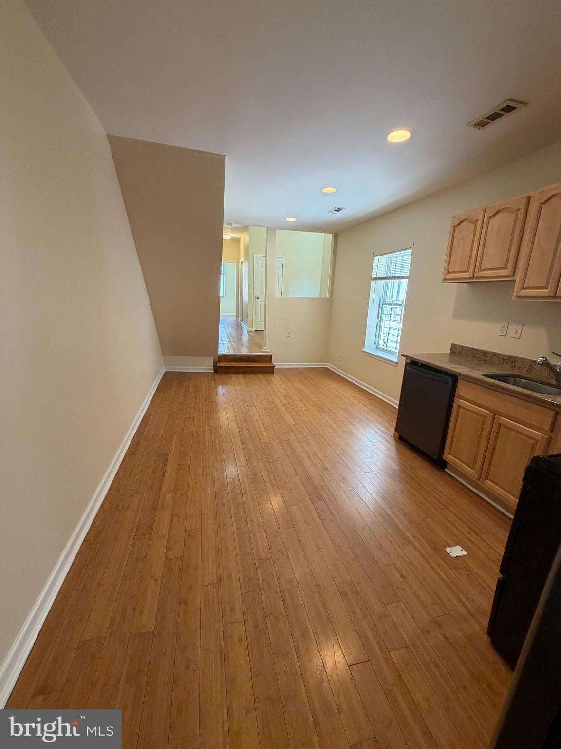 1928 W DIAMOND STREET 2