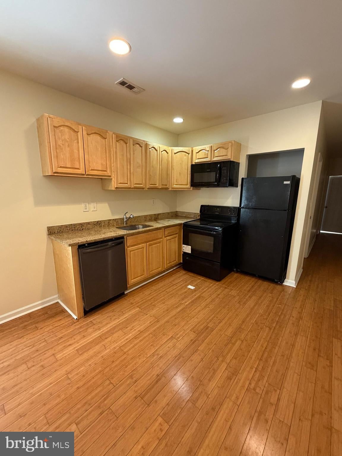 1928 W DIAMOND STREET 2