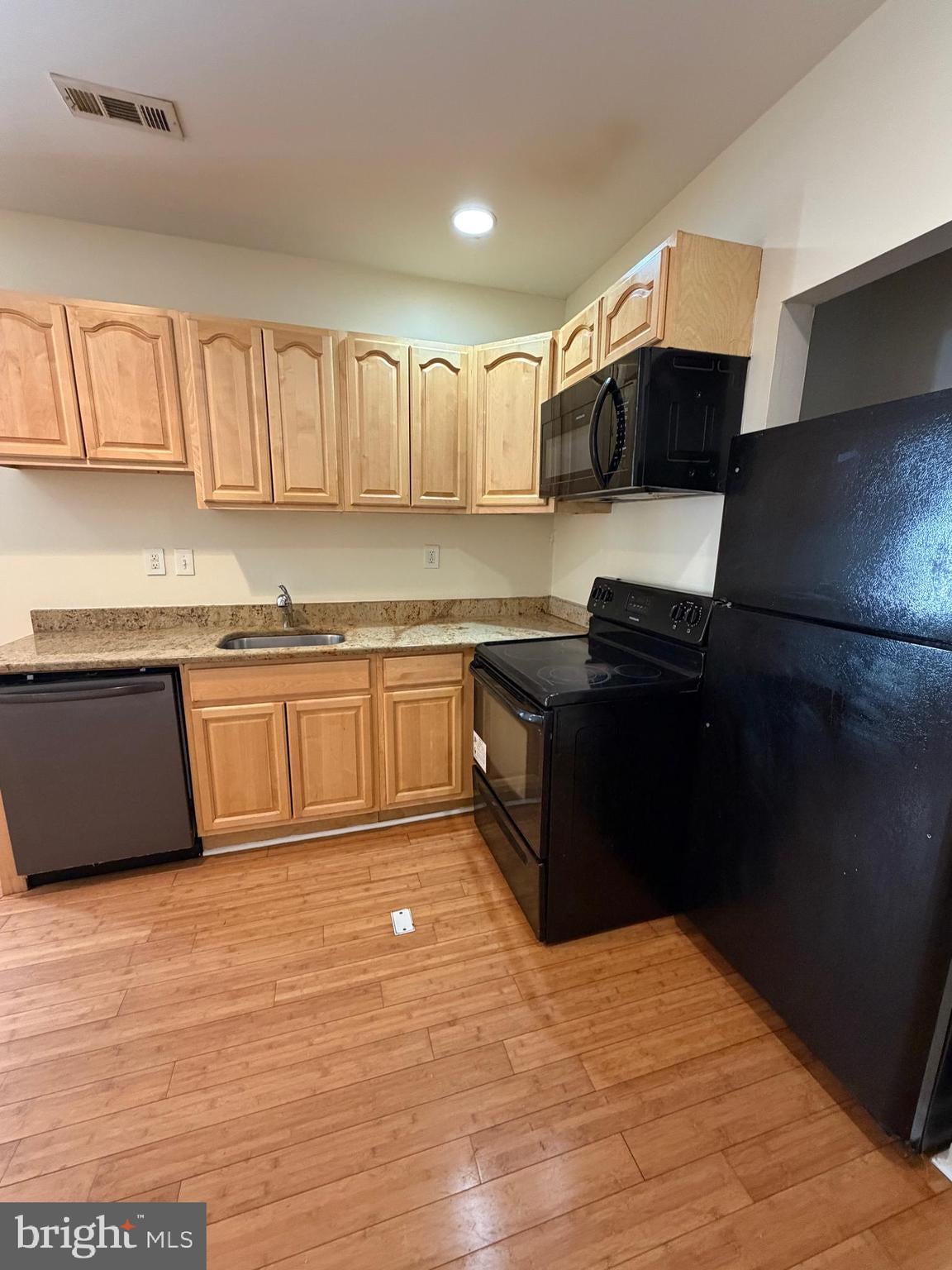 1928 W DIAMOND STREET 2