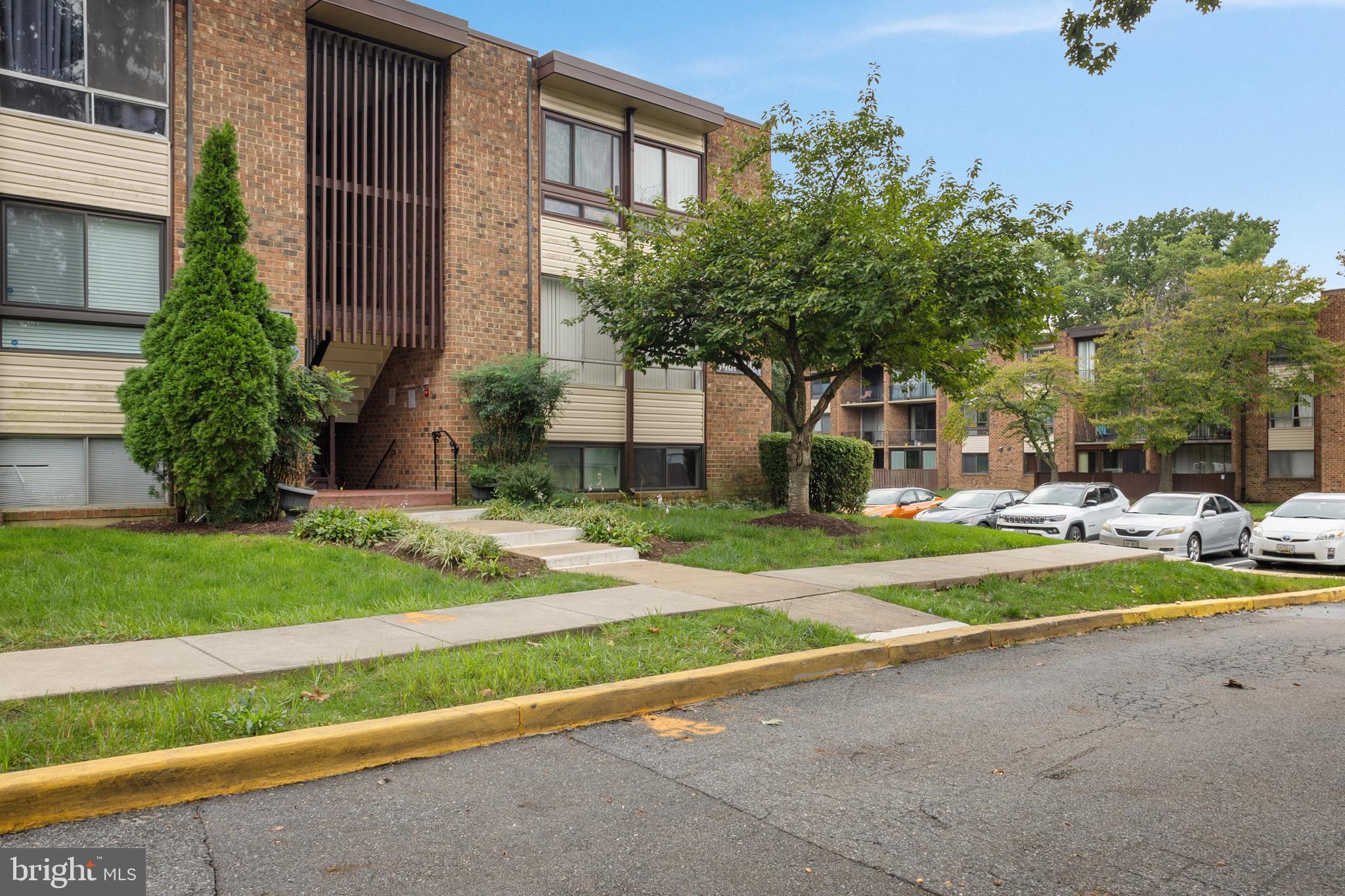 CHELSEA WOODS CONDO - Residential