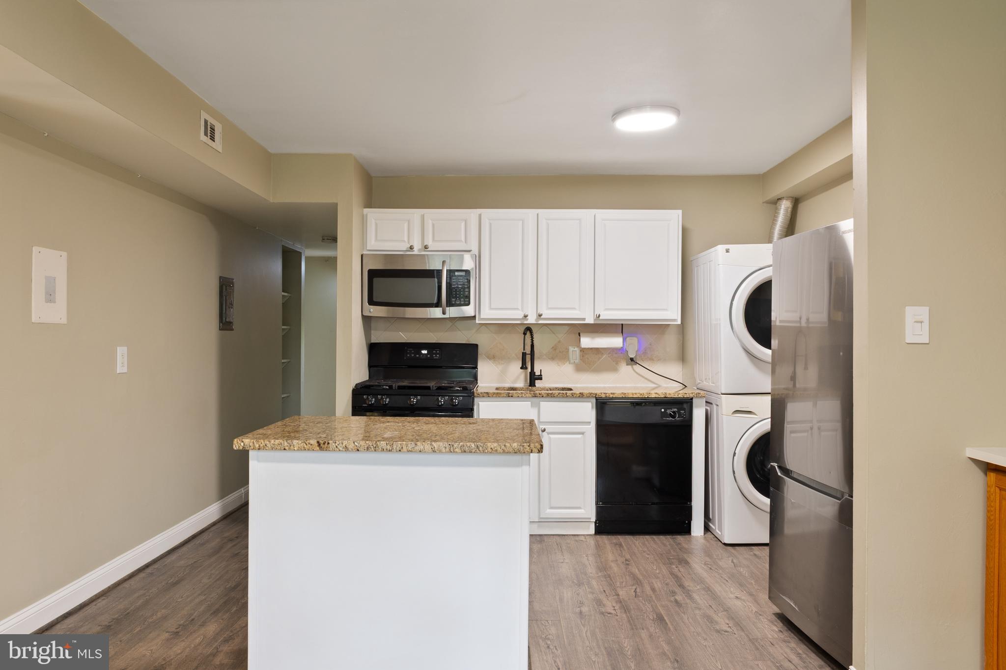 CHELSEA WOODS CONDO - Residential