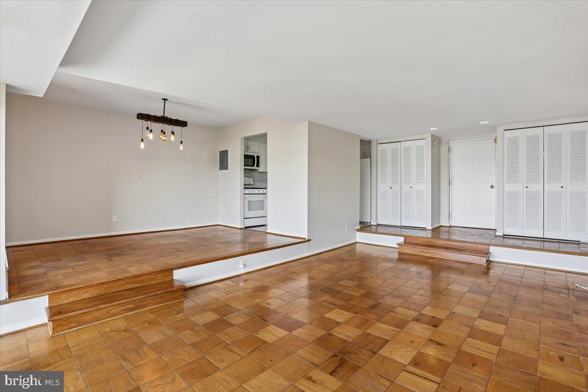 AMERICANA FINMARK - Residential
