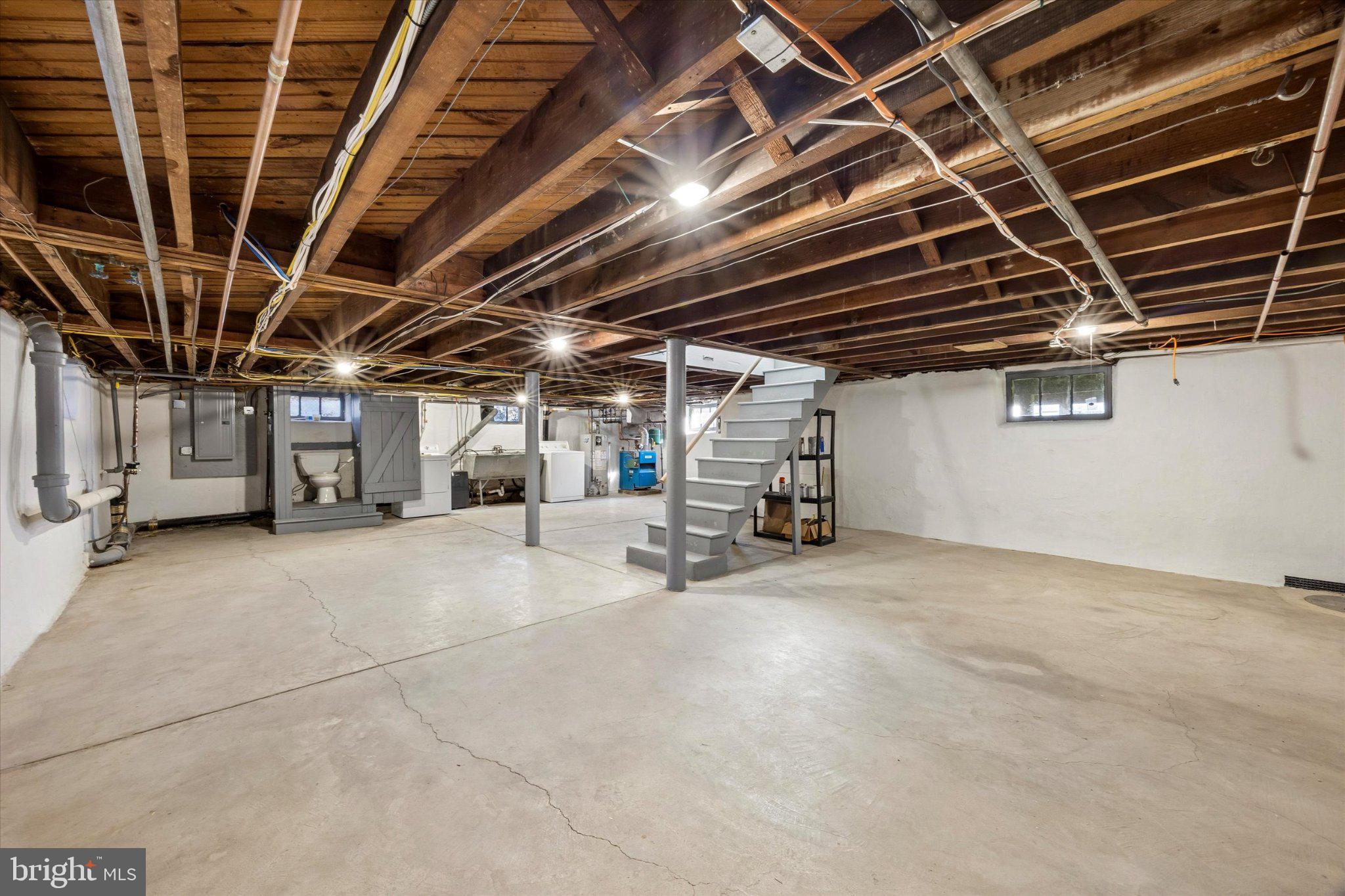 ARONIMINK ESTATES - Residential