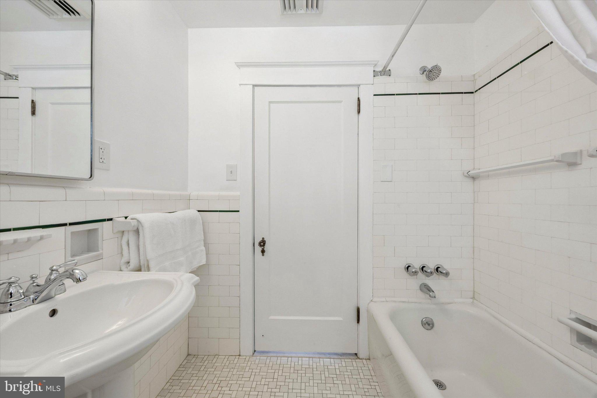 ARONIMINK ESTATES - Residential