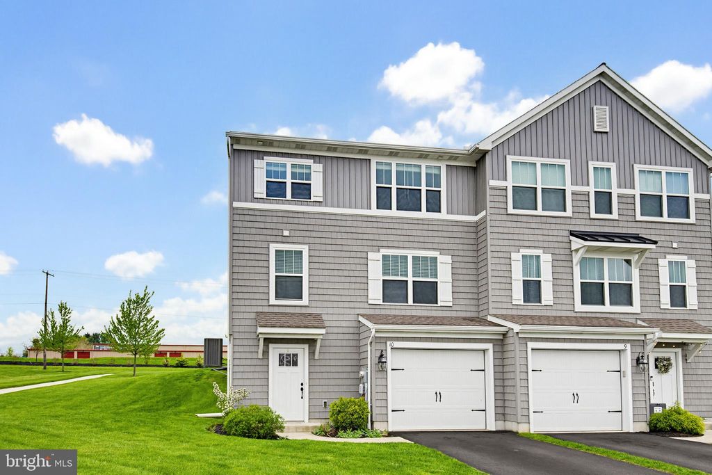 Photo of 10 Southside Drive, WILLOW STREET, PA 17584 (MLS # PALA2087088)