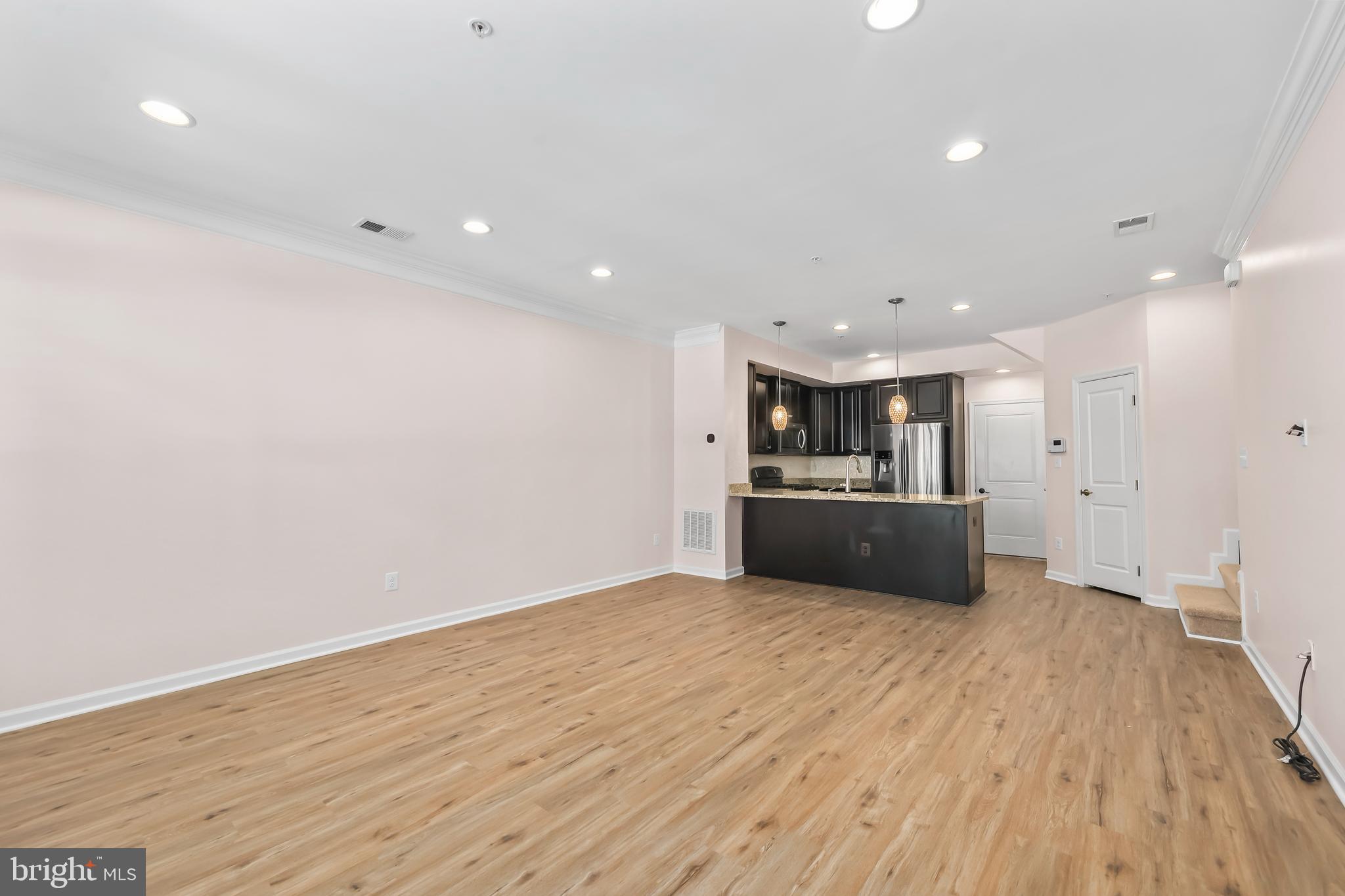 LOUDOUN CROSSING CONDOMINIUM - Residential