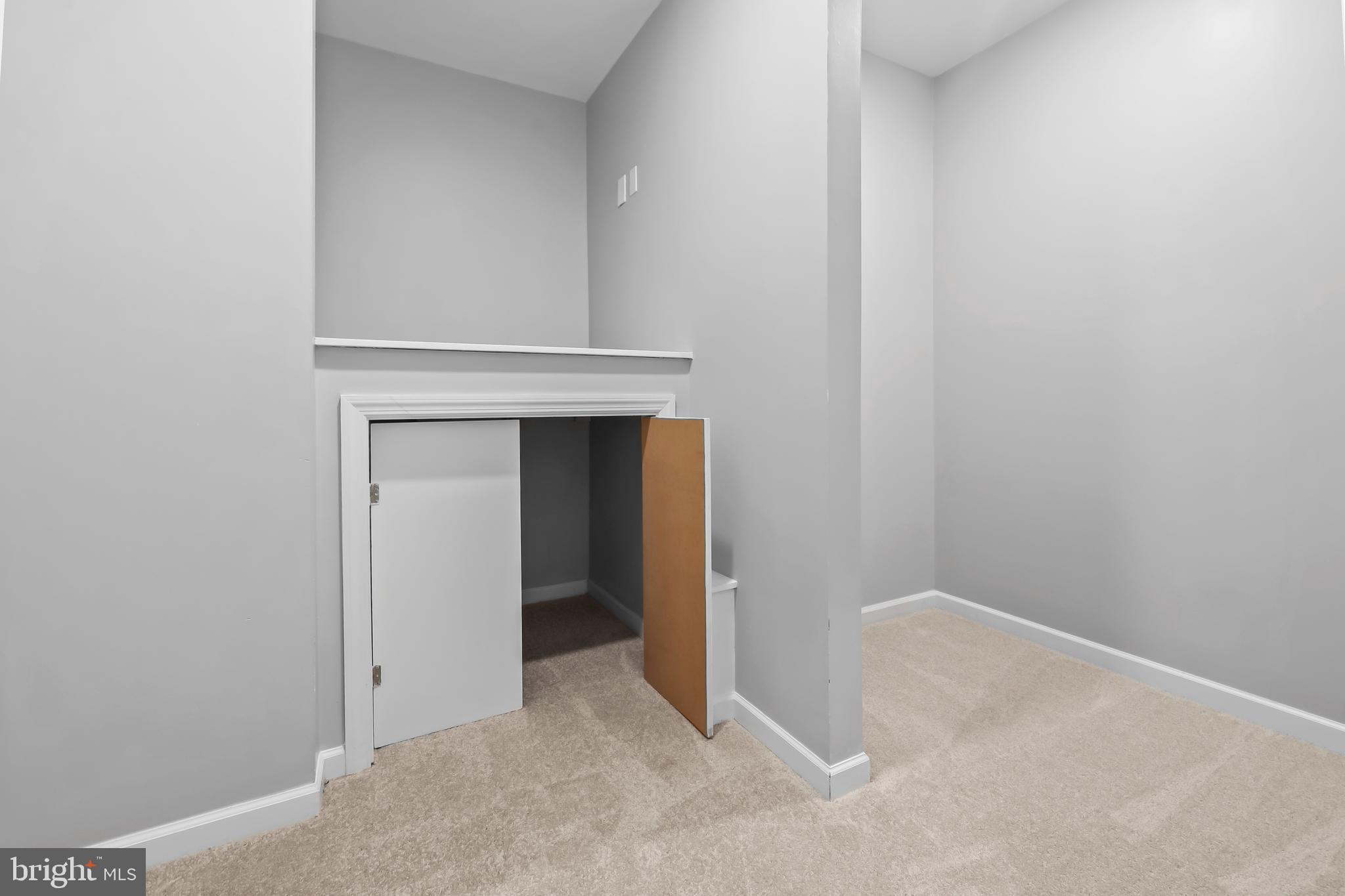 LOUDOUN CROSSING CONDOMINIUM - Residential