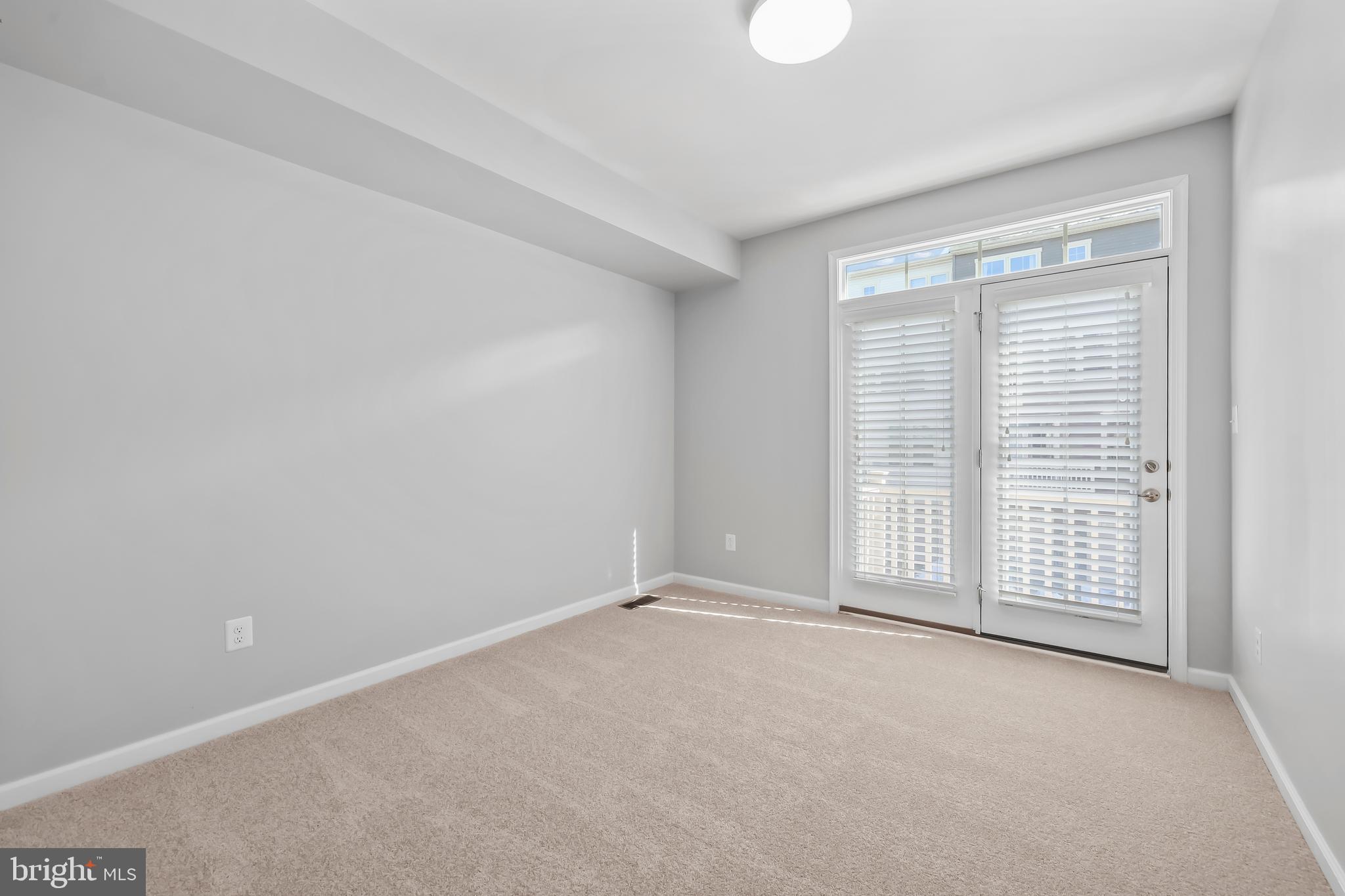 LOUDOUN CROSSING CONDOMINIUM - Residential