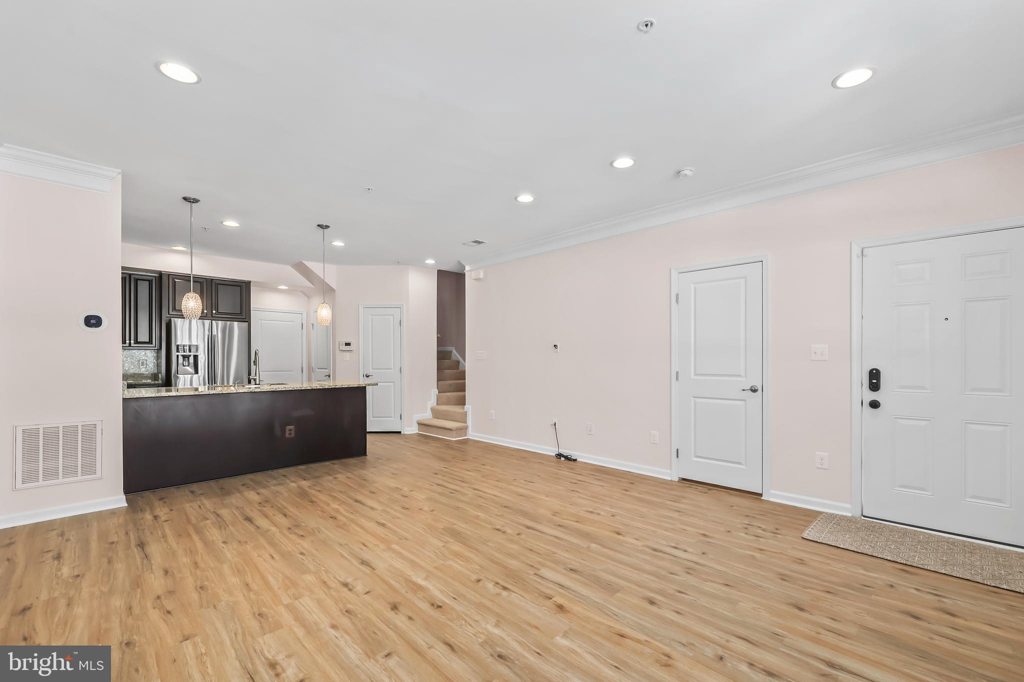 LOUDOUN CROSSING CONDOMINIUM - Residential