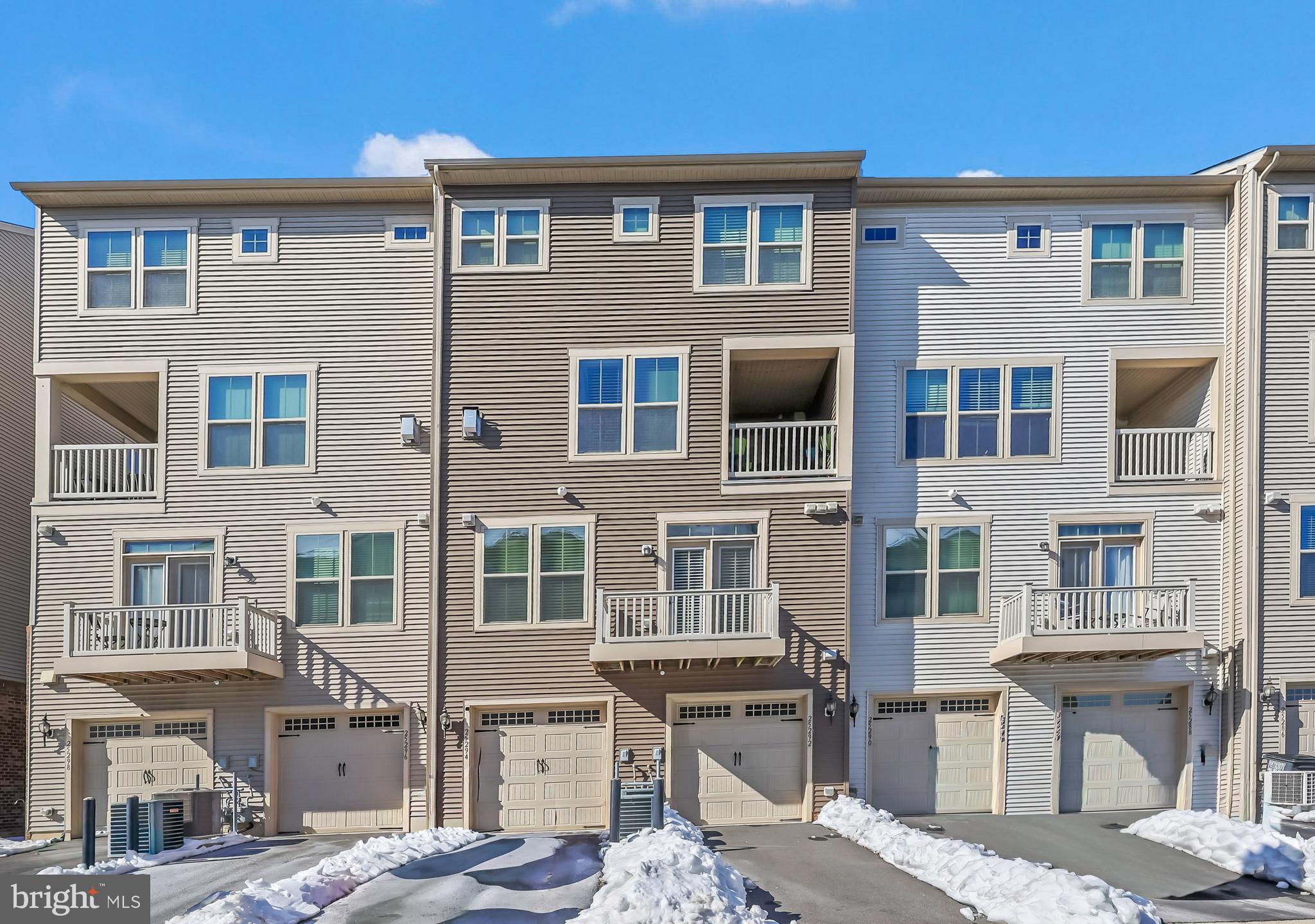 LOUDOUN CROSSING CONDOMINIUM - Residential