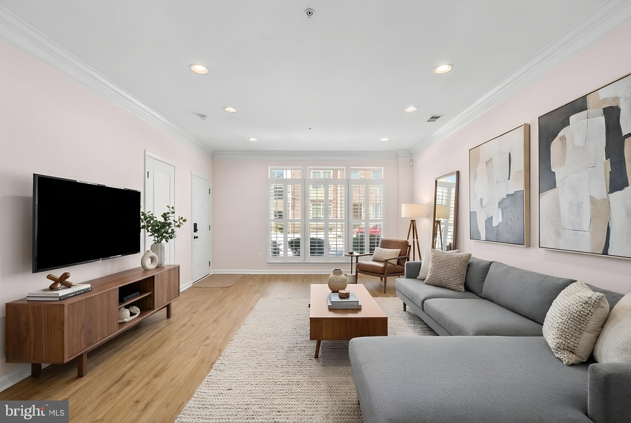 LOUDOUN CROSSING CONDOMINIUM - Residential