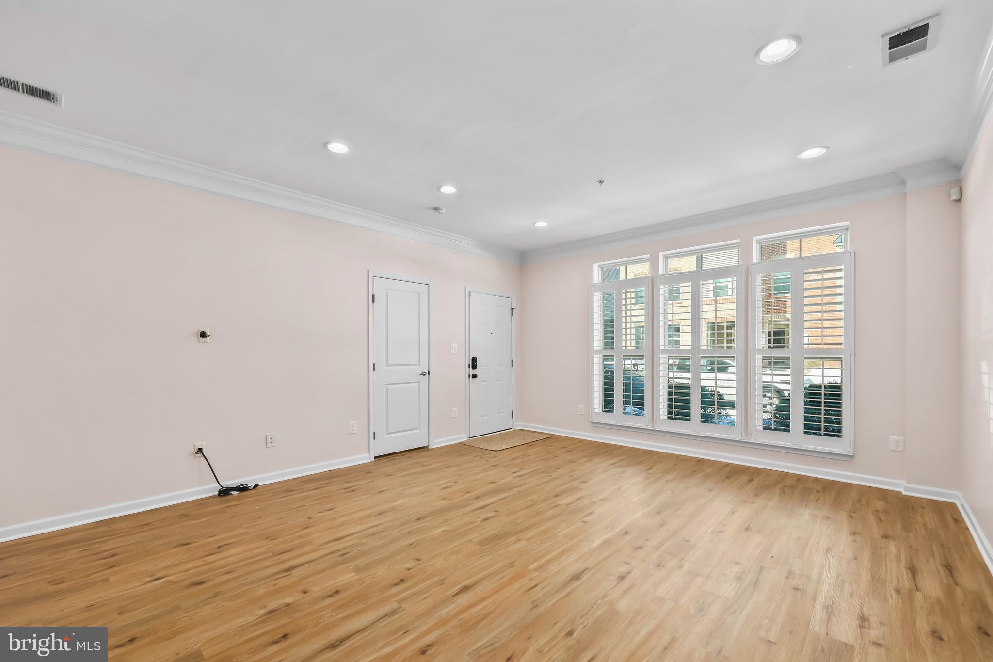 LOUDOUN CROSSING CONDOMINIUM - Residential