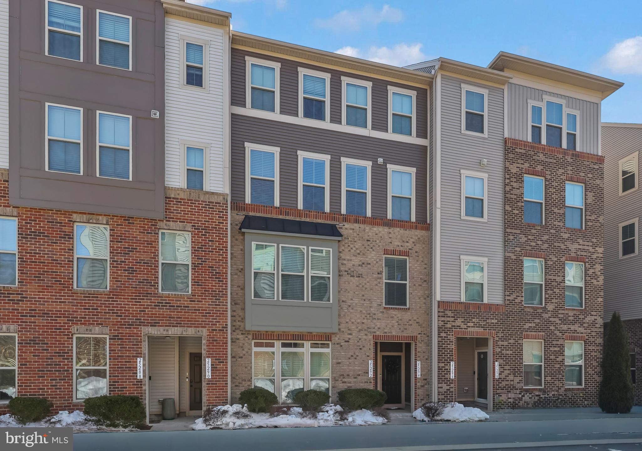 LOUDOUN CROSSING CONDOMINIUM - Residential