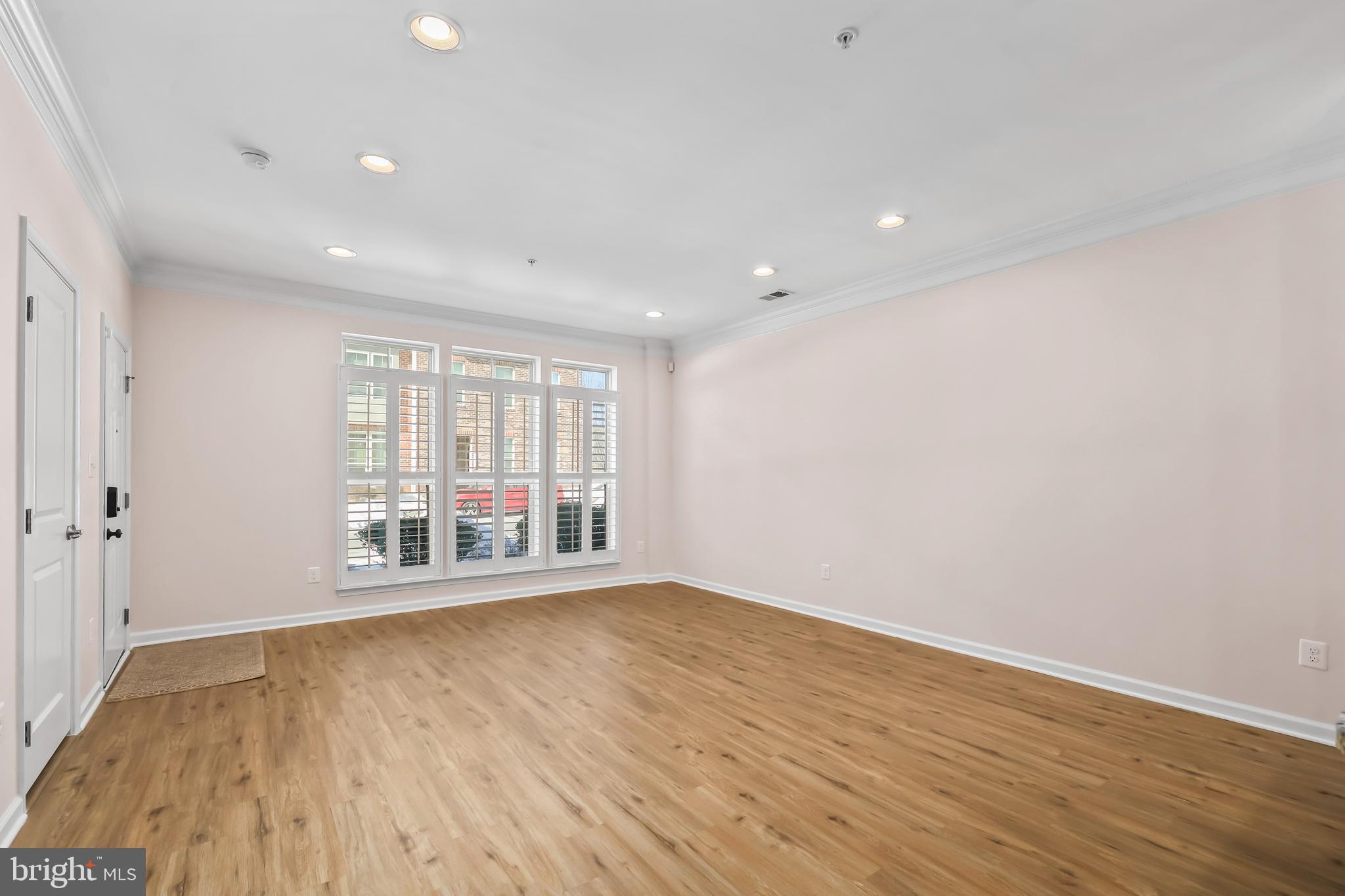 LOUDOUN CROSSING CONDOMINIUM - Residential