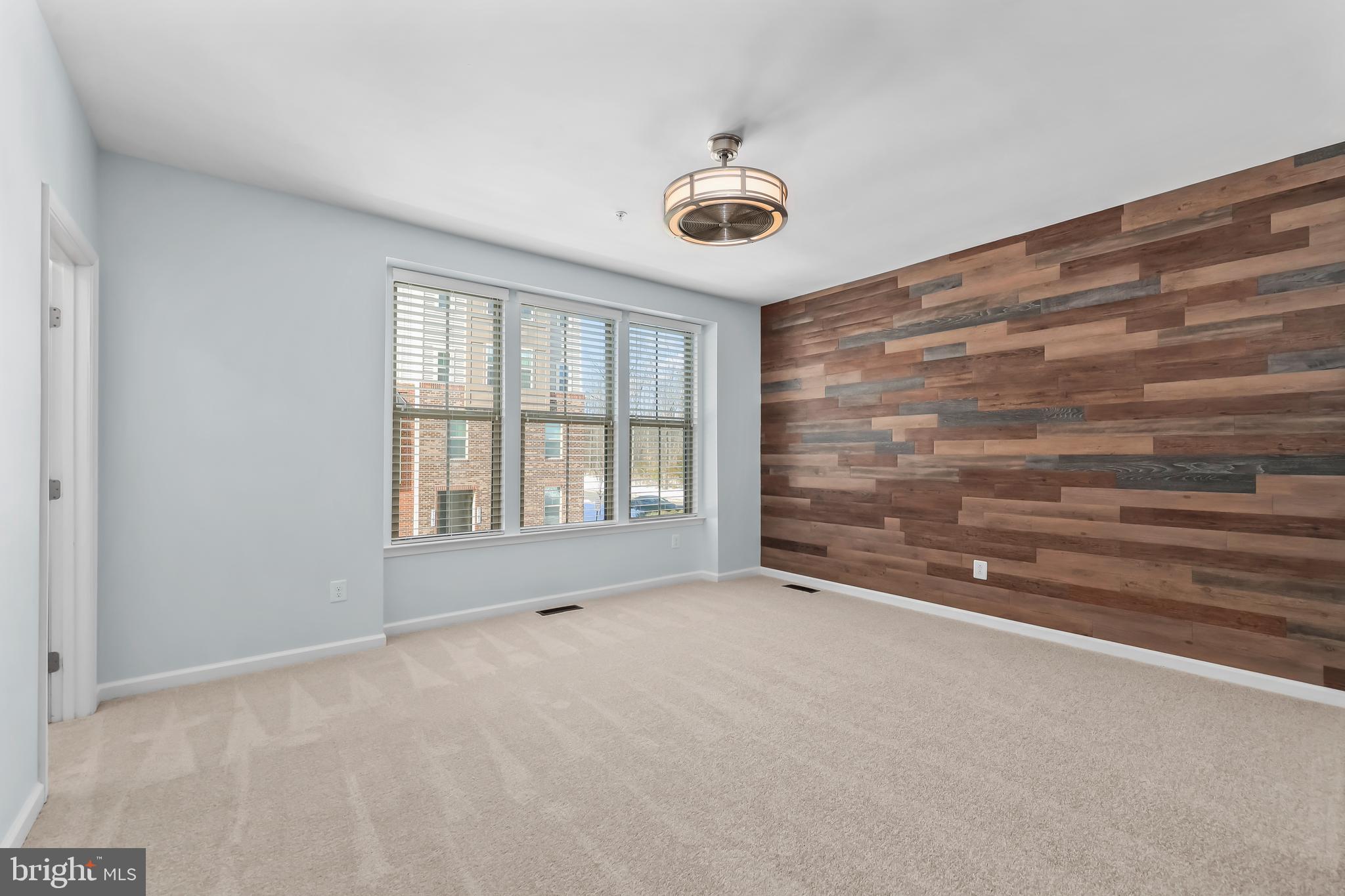 LOUDOUN CROSSING CONDOMINIUM - Residential