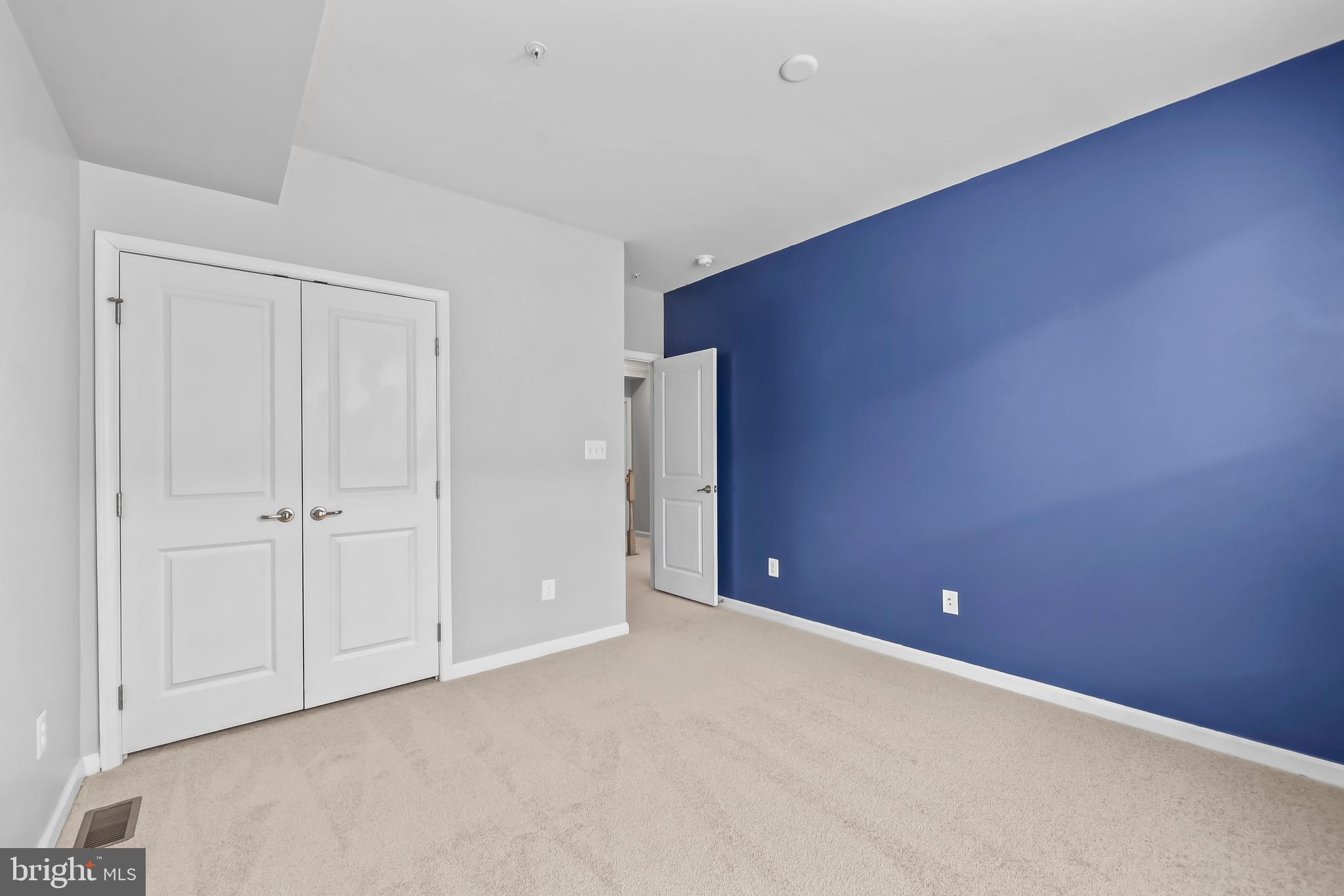 LOUDOUN CROSSING CONDOMINIUM - Residential