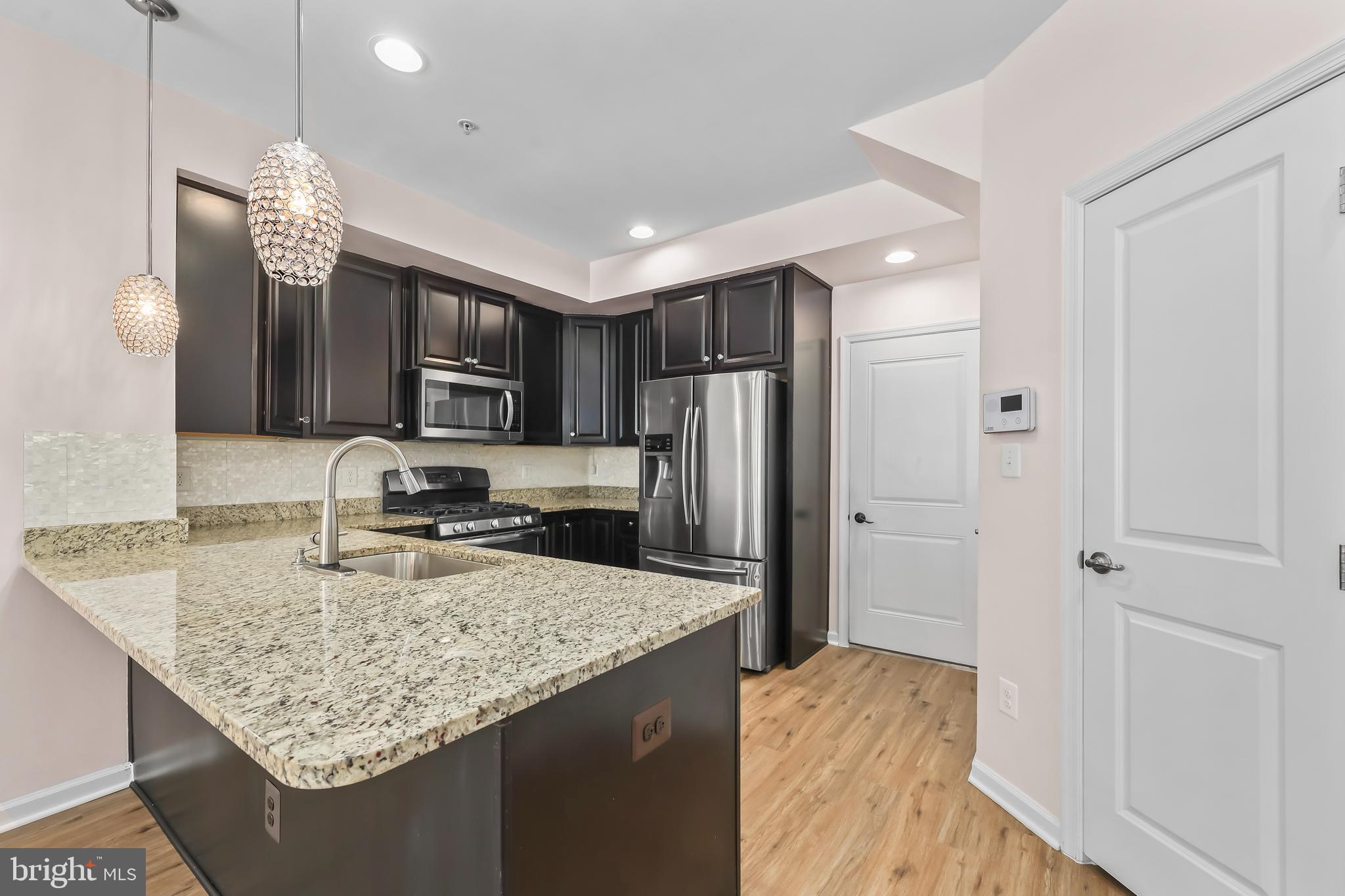 LOUDOUN CROSSING CONDOMINIUM - Residential