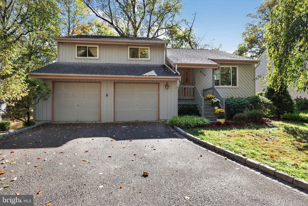Photo of 929 Manatawna Avenue, PHILADELPHIA, PA 19128 (MLS # PAPH2552320)