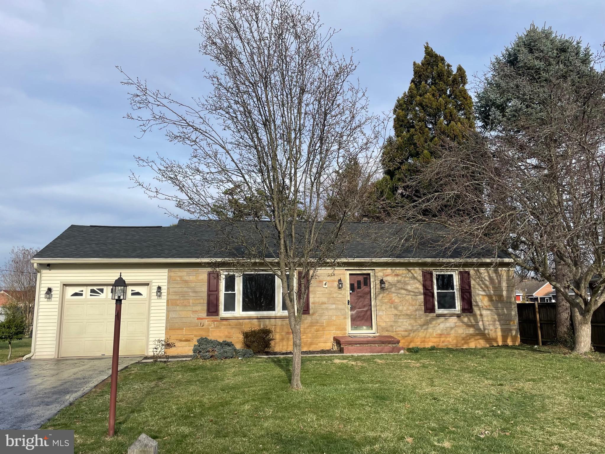 TAMMANY MANOR - Residential