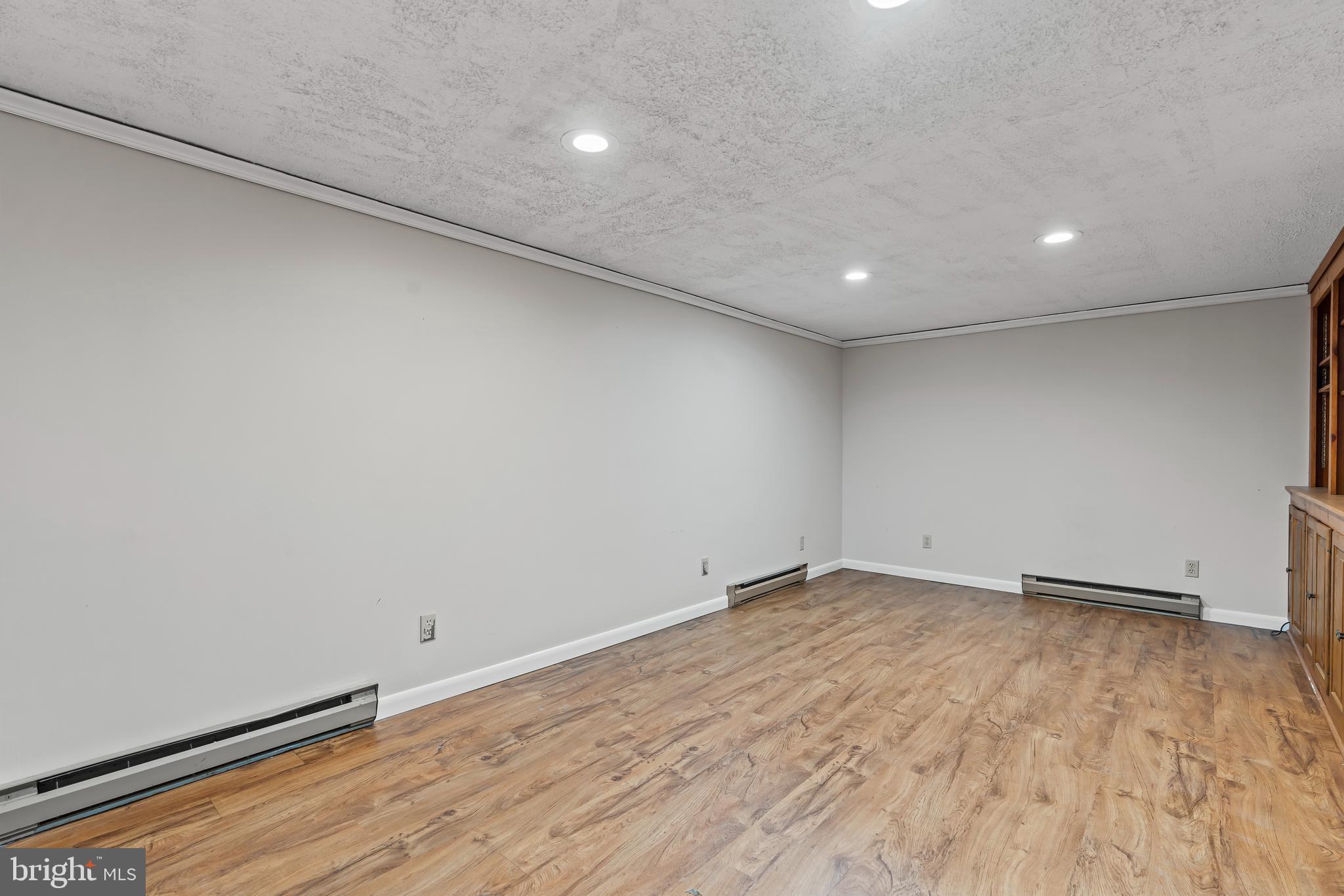 TAMMANY MANOR - Residential