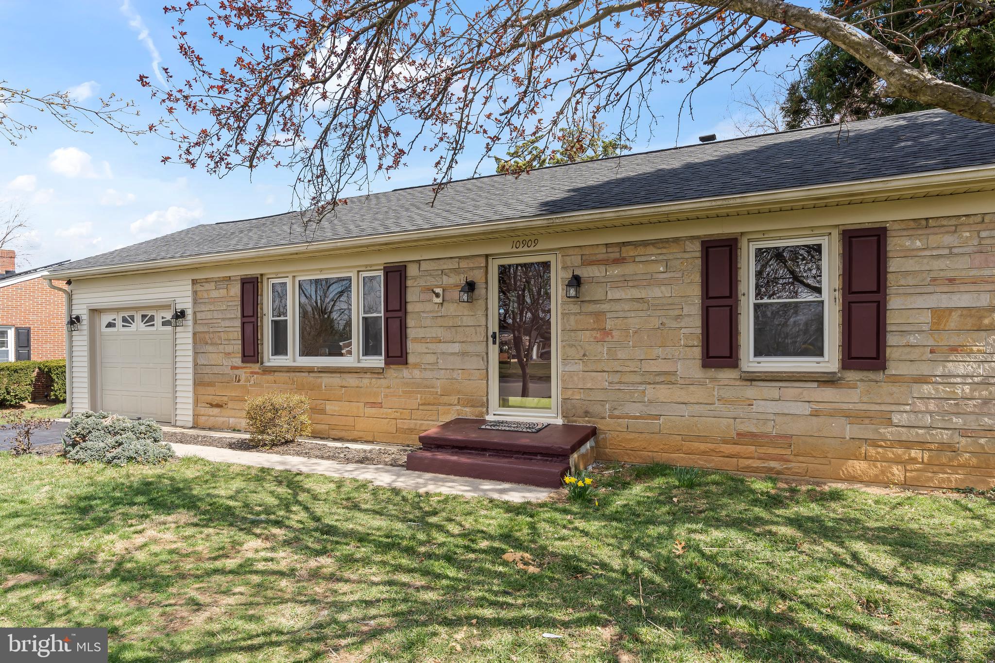 TAMMANY MANOR - Residential