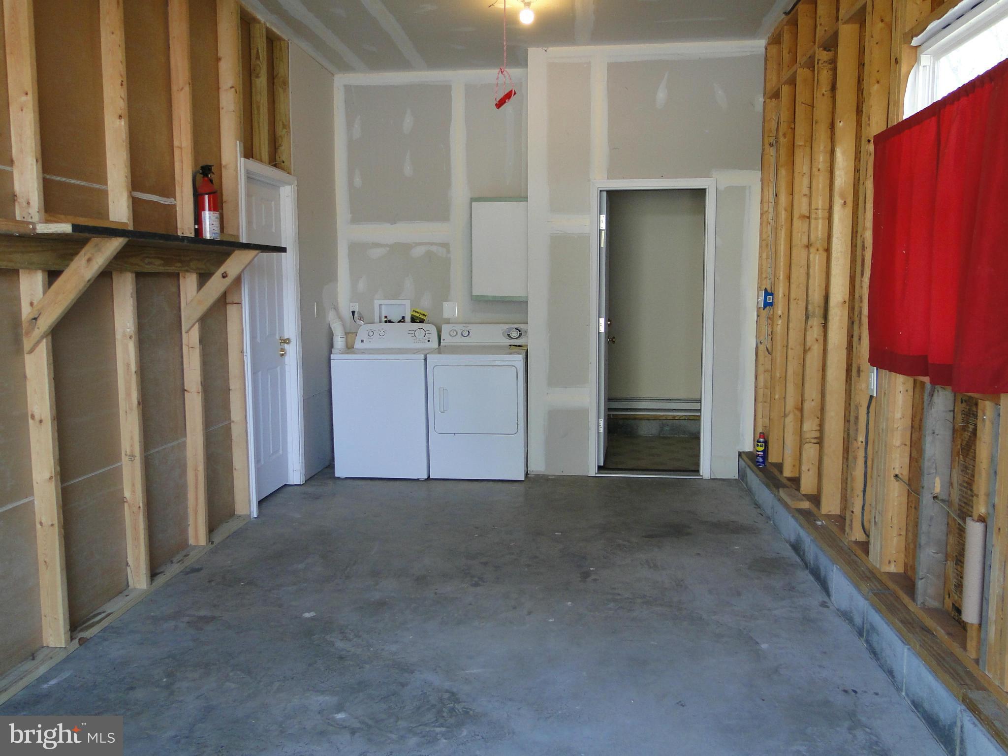 SUMMER CITY - Residential Lease