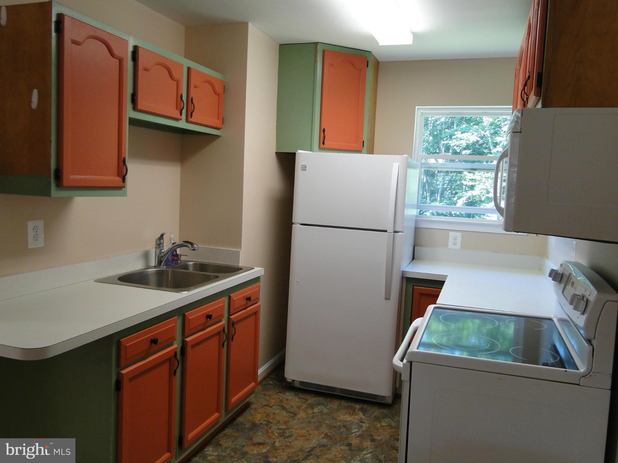 SUMMER CITY - Residential Lease