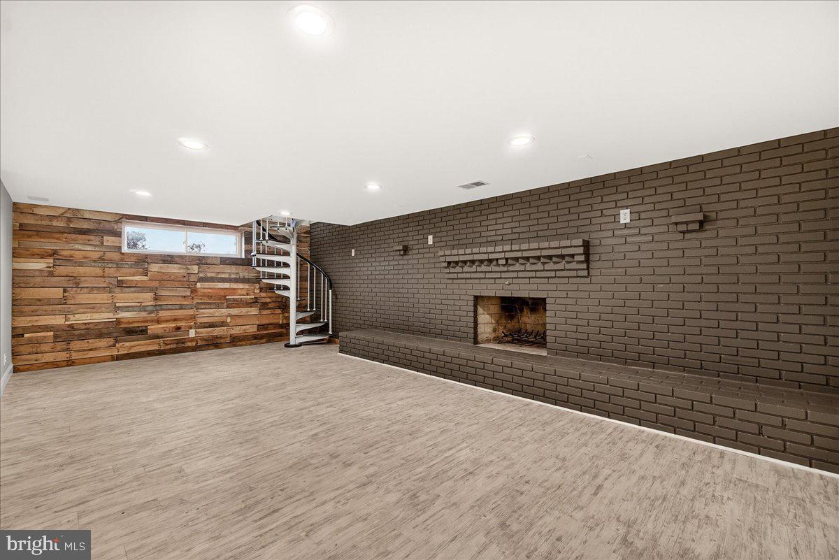 MYERSVILLE - Residential