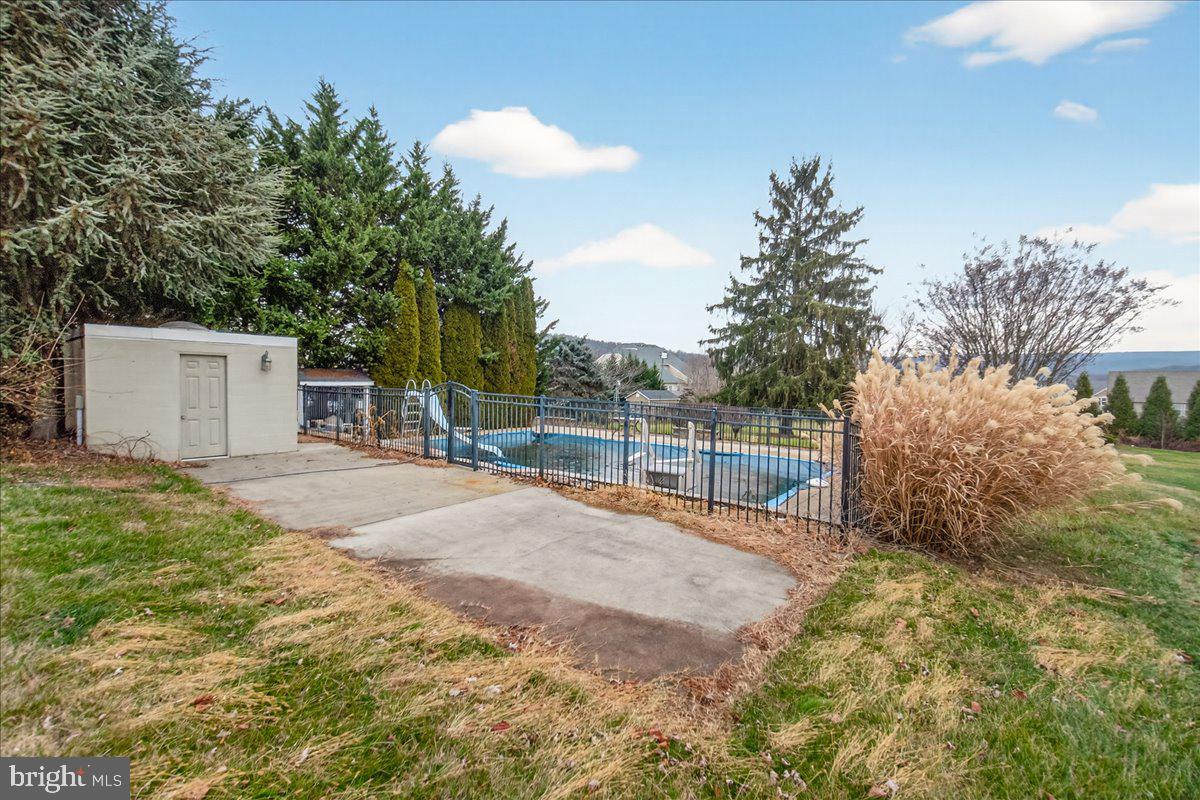 MYERSVILLE - Residential