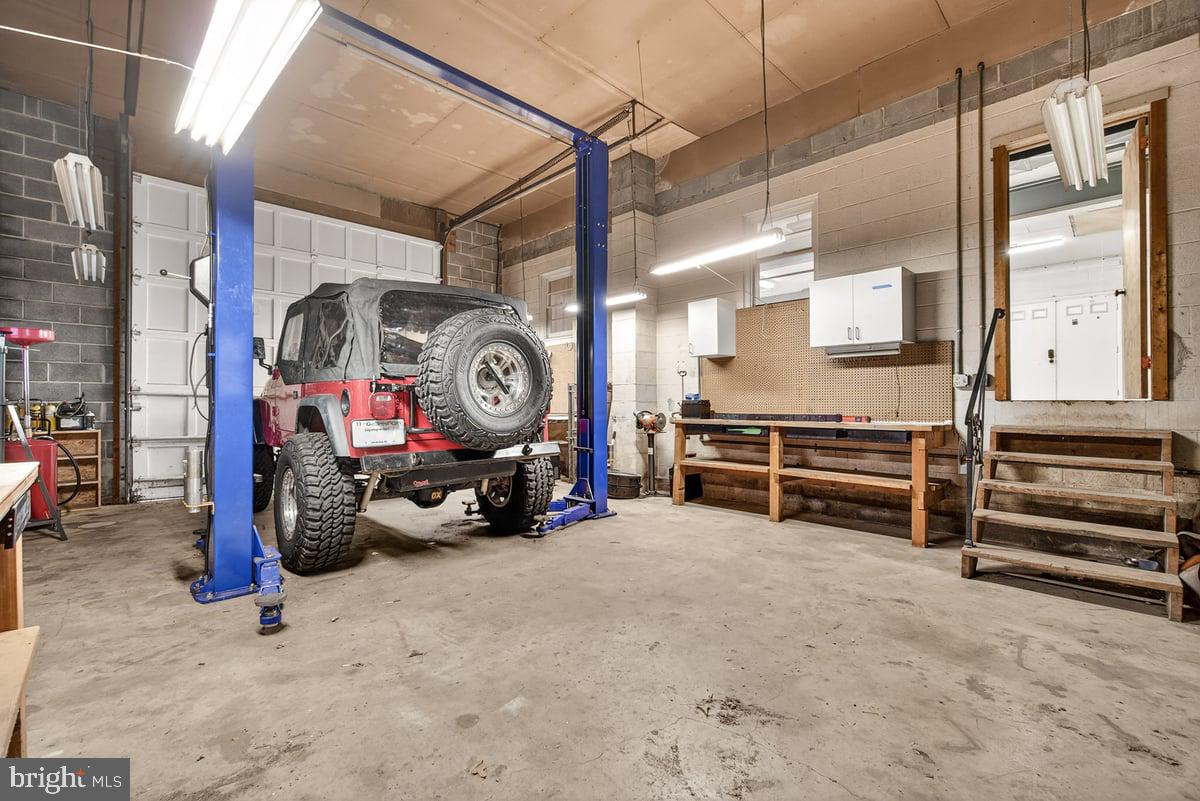 MYERSVILLE - Residential