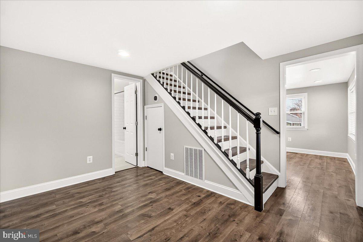 MYERSVILLE - Residential