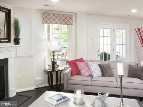 THE PARK AT ADDISON METRO - Residential