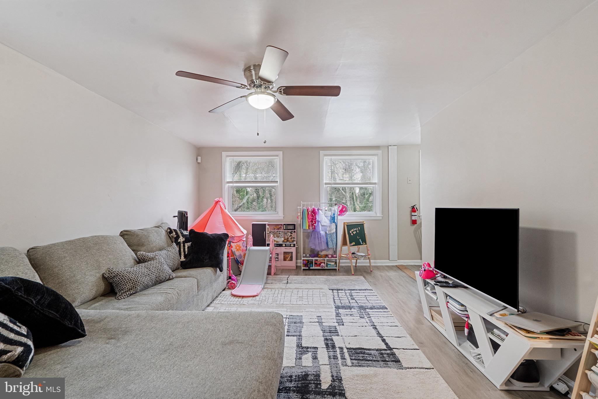 159 W MARYLAND AVENUE