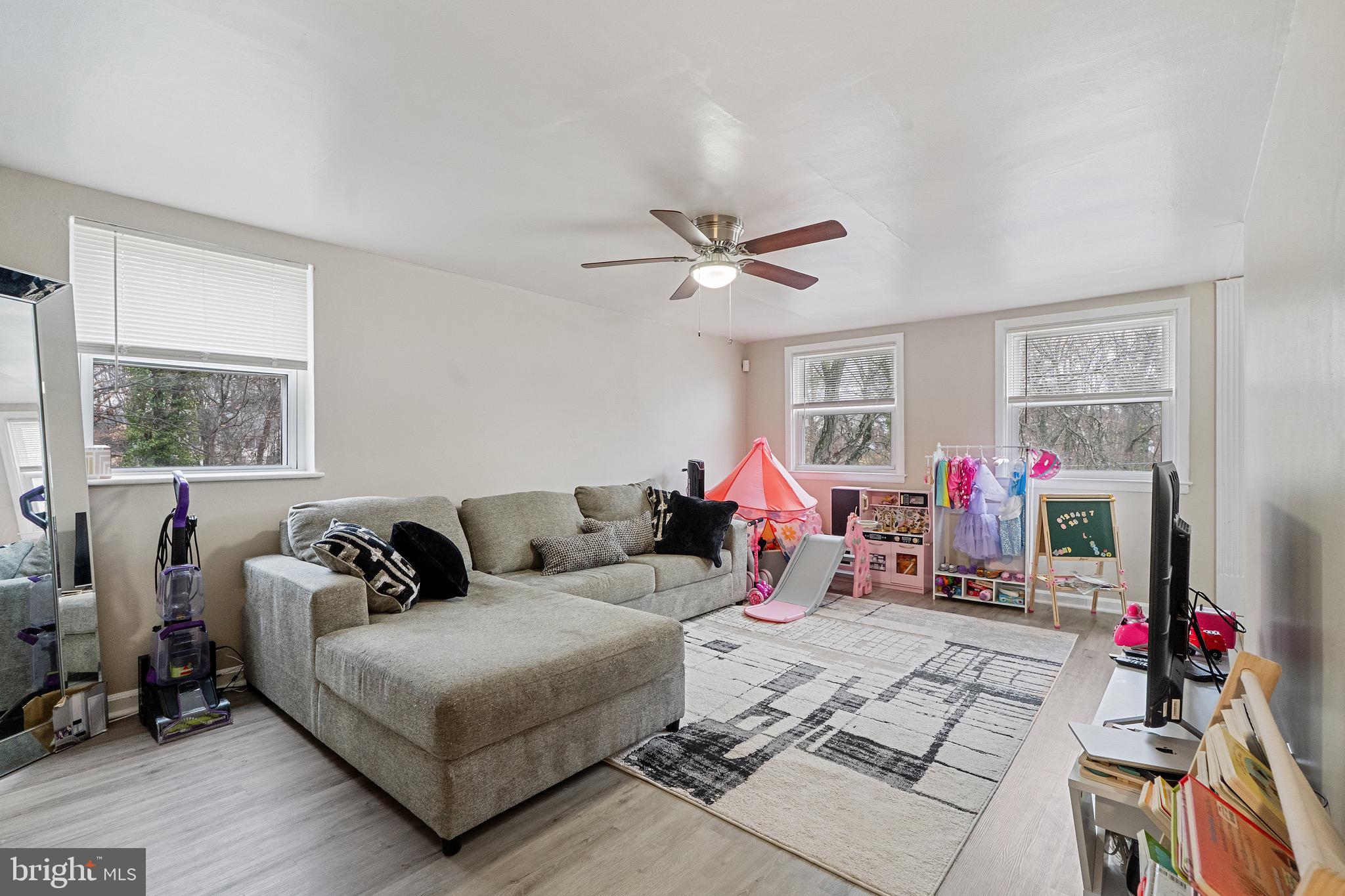 159 W MARYLAND AVENUE