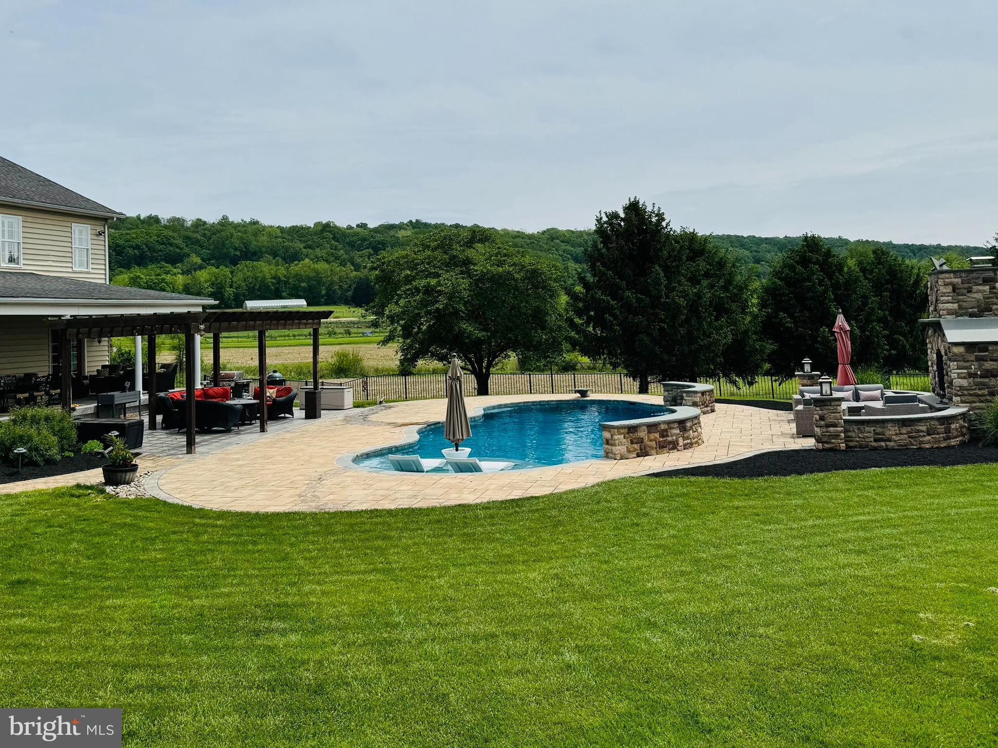 8170 HOLLOW ROAD