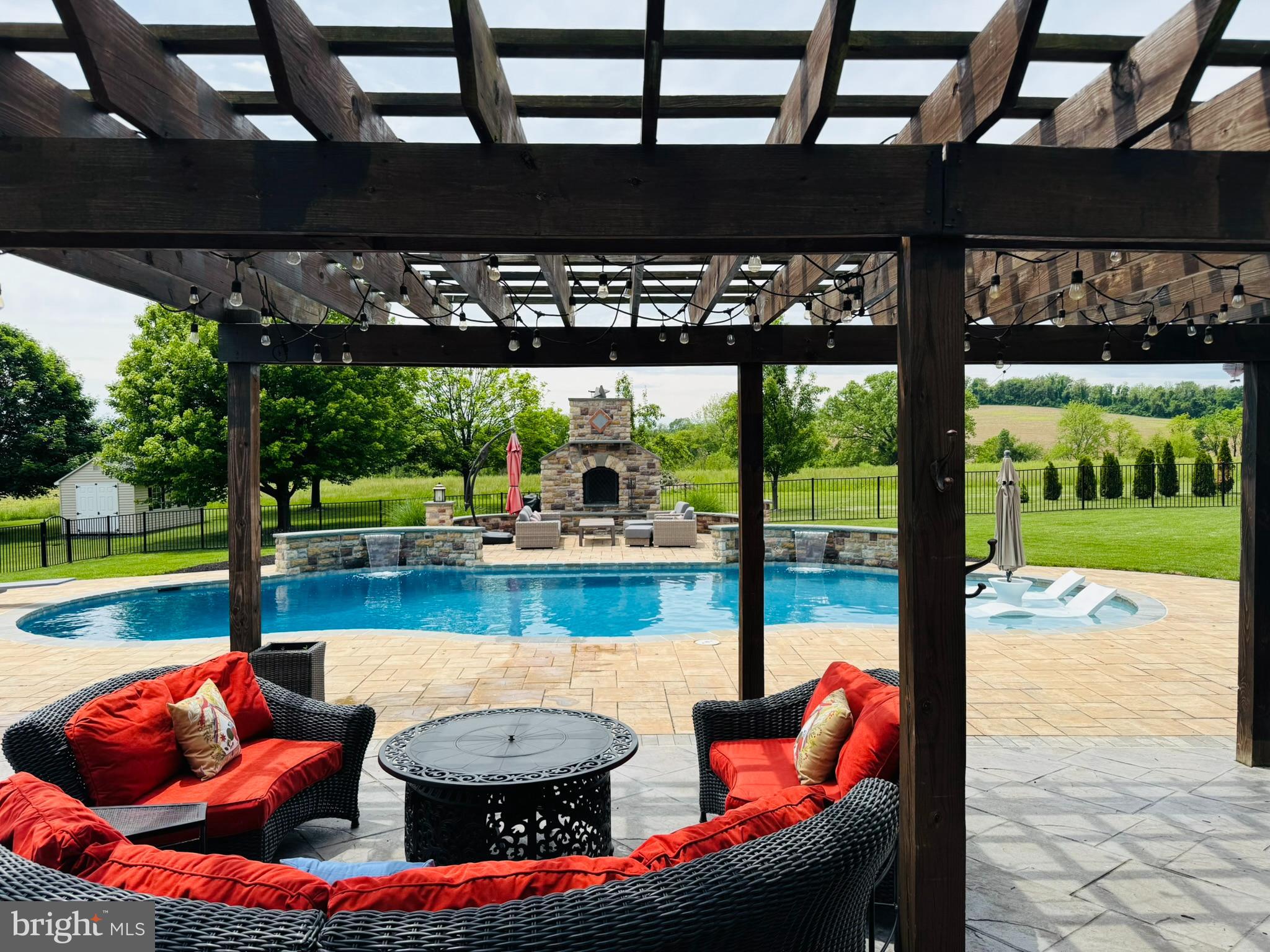 8170 HOLLOW ROAD