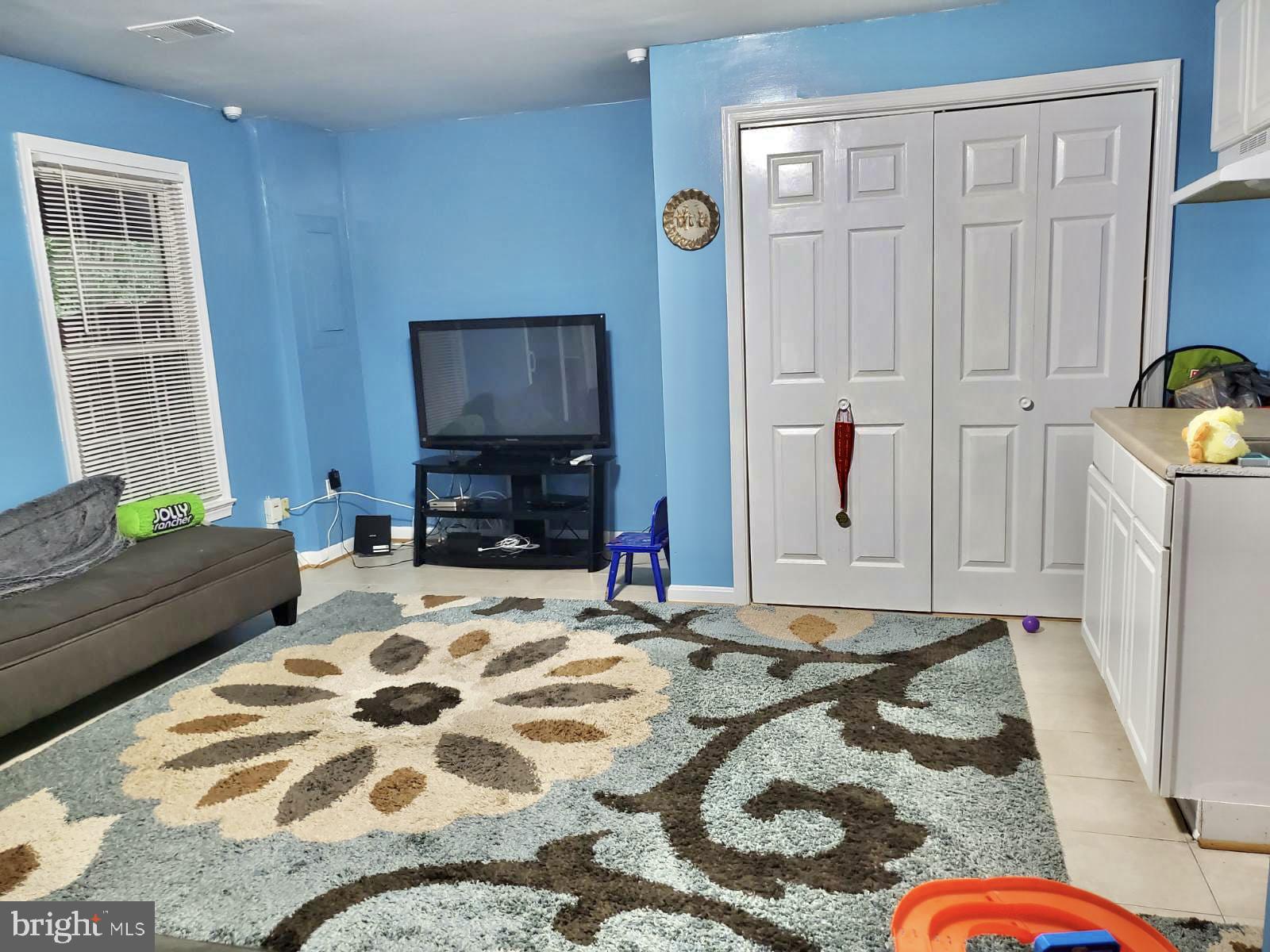 COMPTON VALLEY ESTATES - Residential Lease