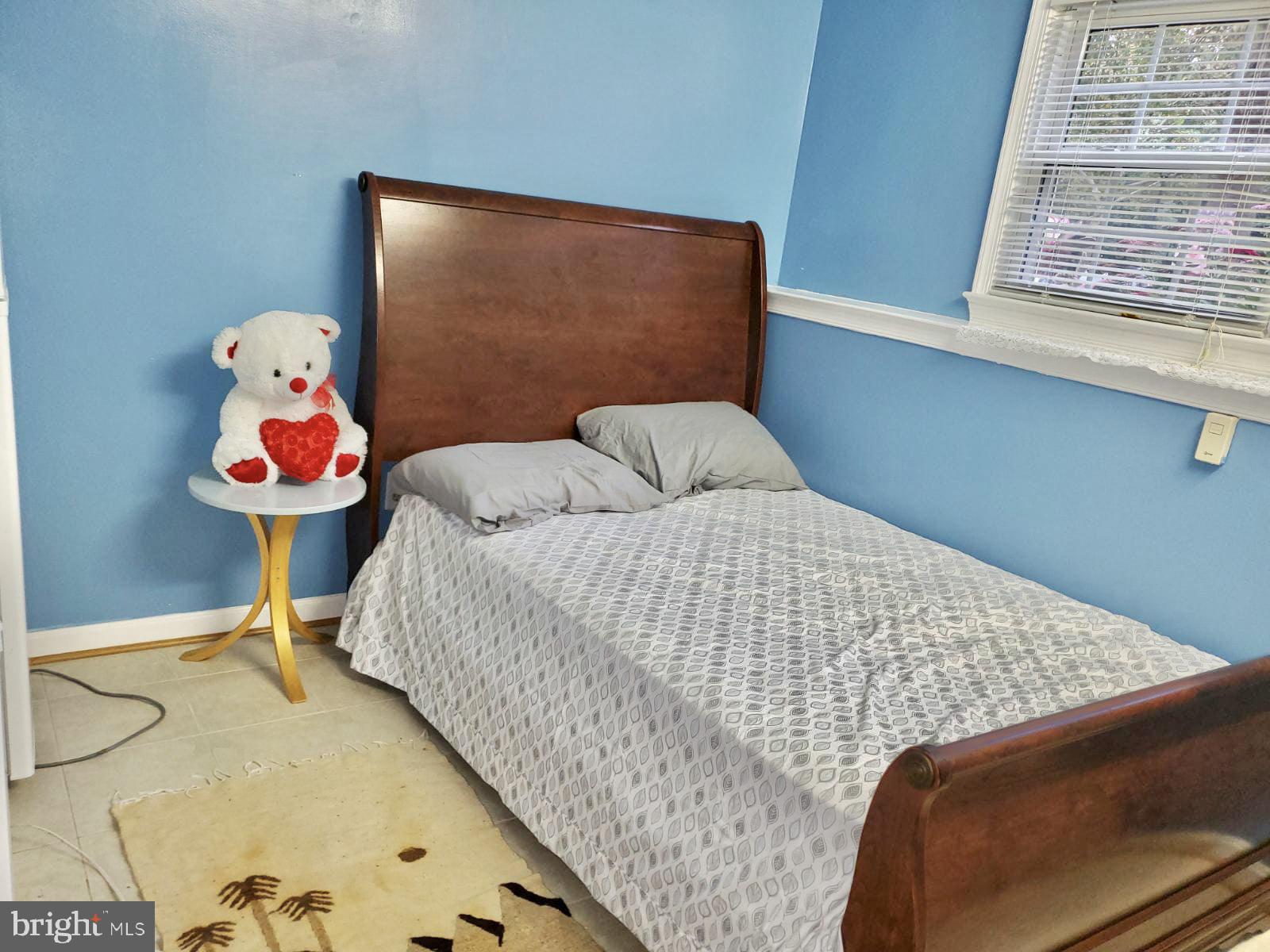 COMPTON VALLEY ESTATES - Residential Lease